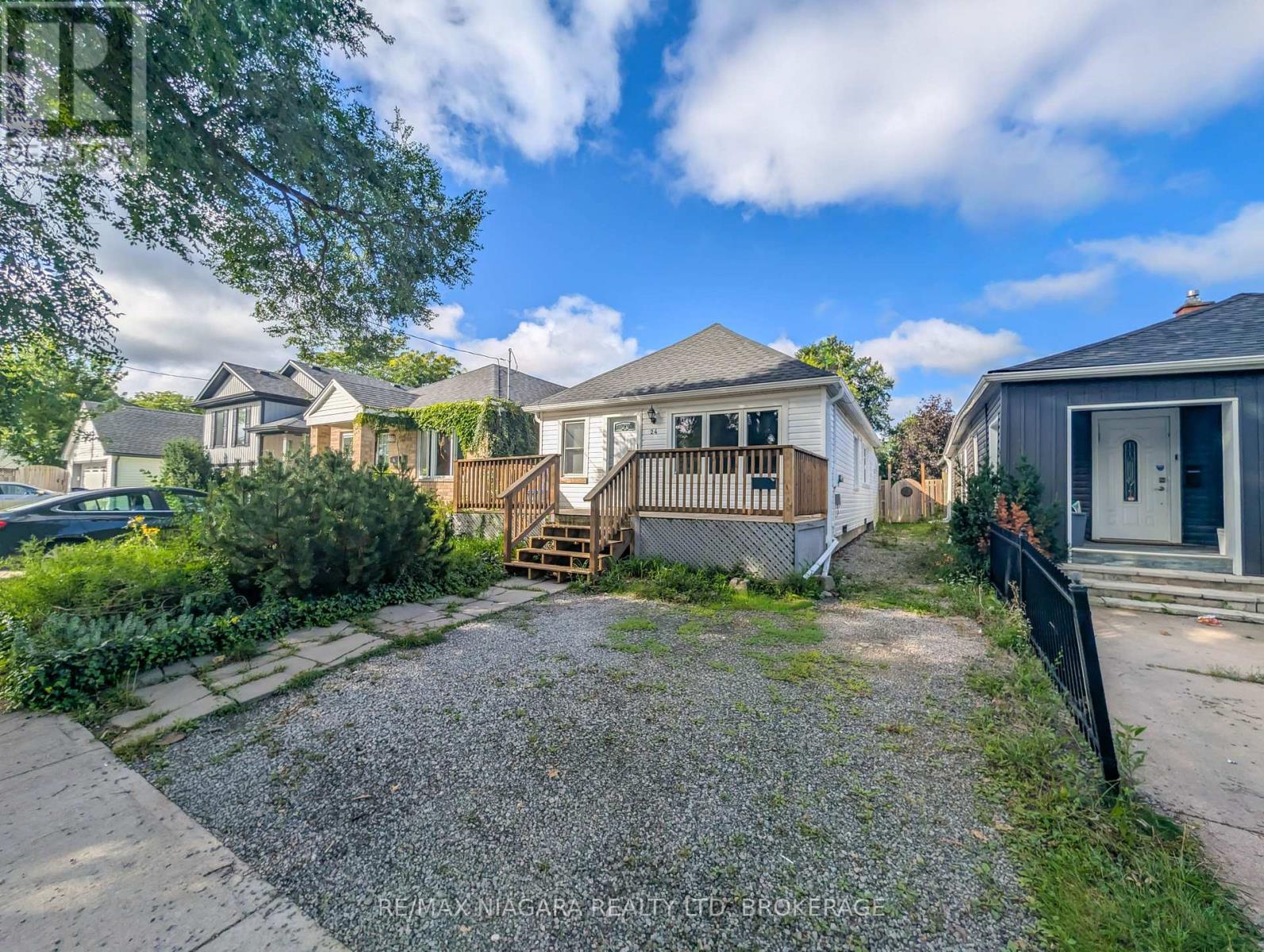 24 Churchill Street, St. Catharines, Ontario  L2S 2P2 - Photo 1 - X13736528