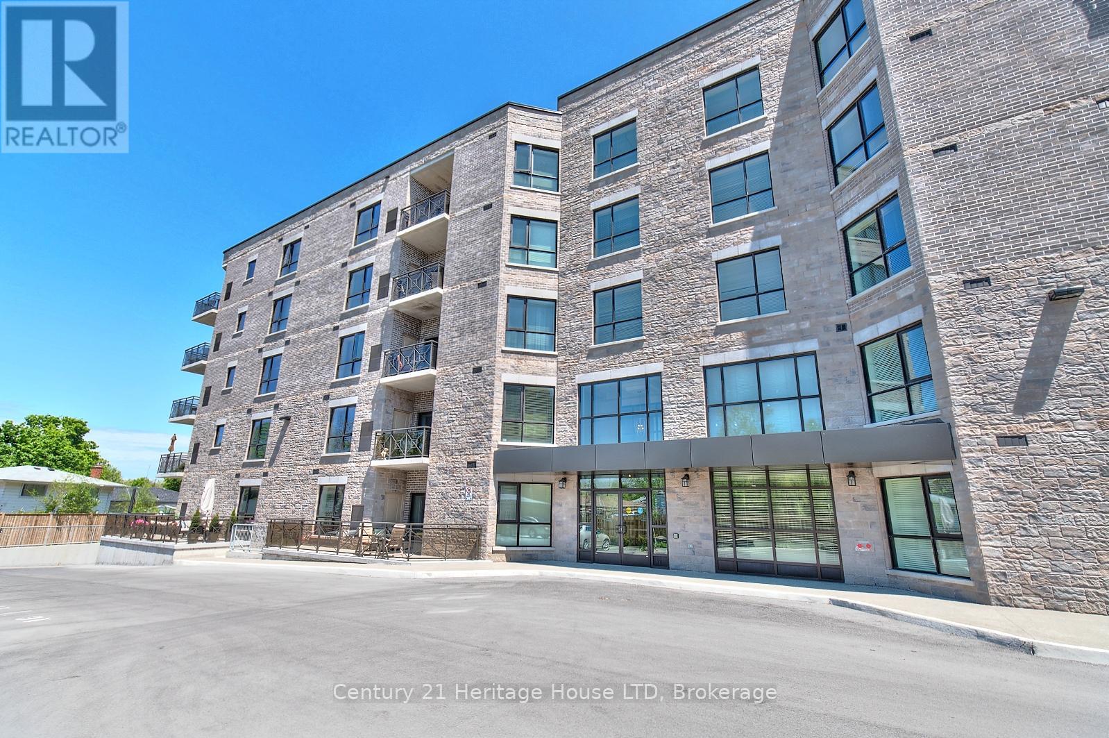 307 - 379 Scott Street, St. Catharines, Ontario  L2M 3W2 - Photo 1 - X13736590