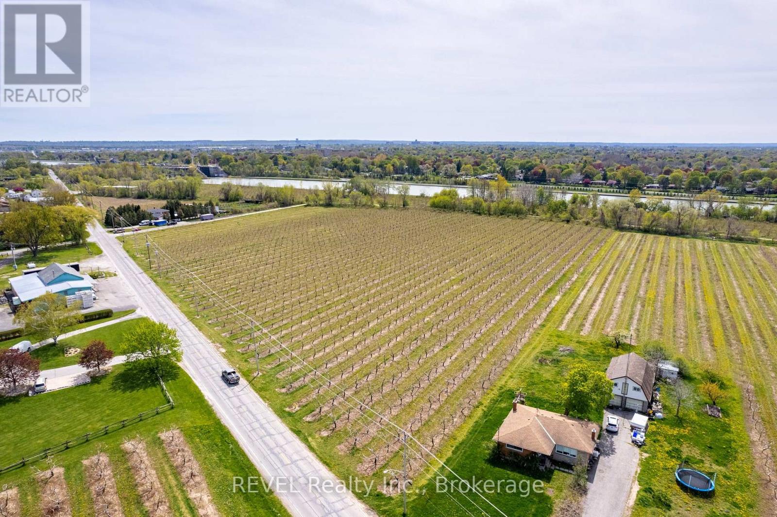 160 Read Road, St. Catharines, Ontario  L2R 7K6 - Photo 1 - X13736928