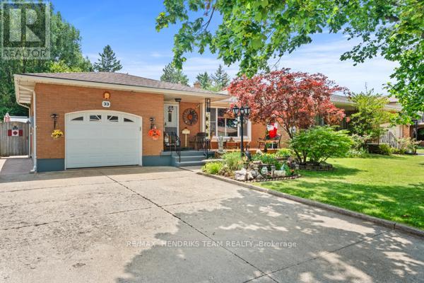 33 Meadowbrook Crescent, St. Catharines, Ontario  L2M 7G8 - Photo 1 - X13737302
