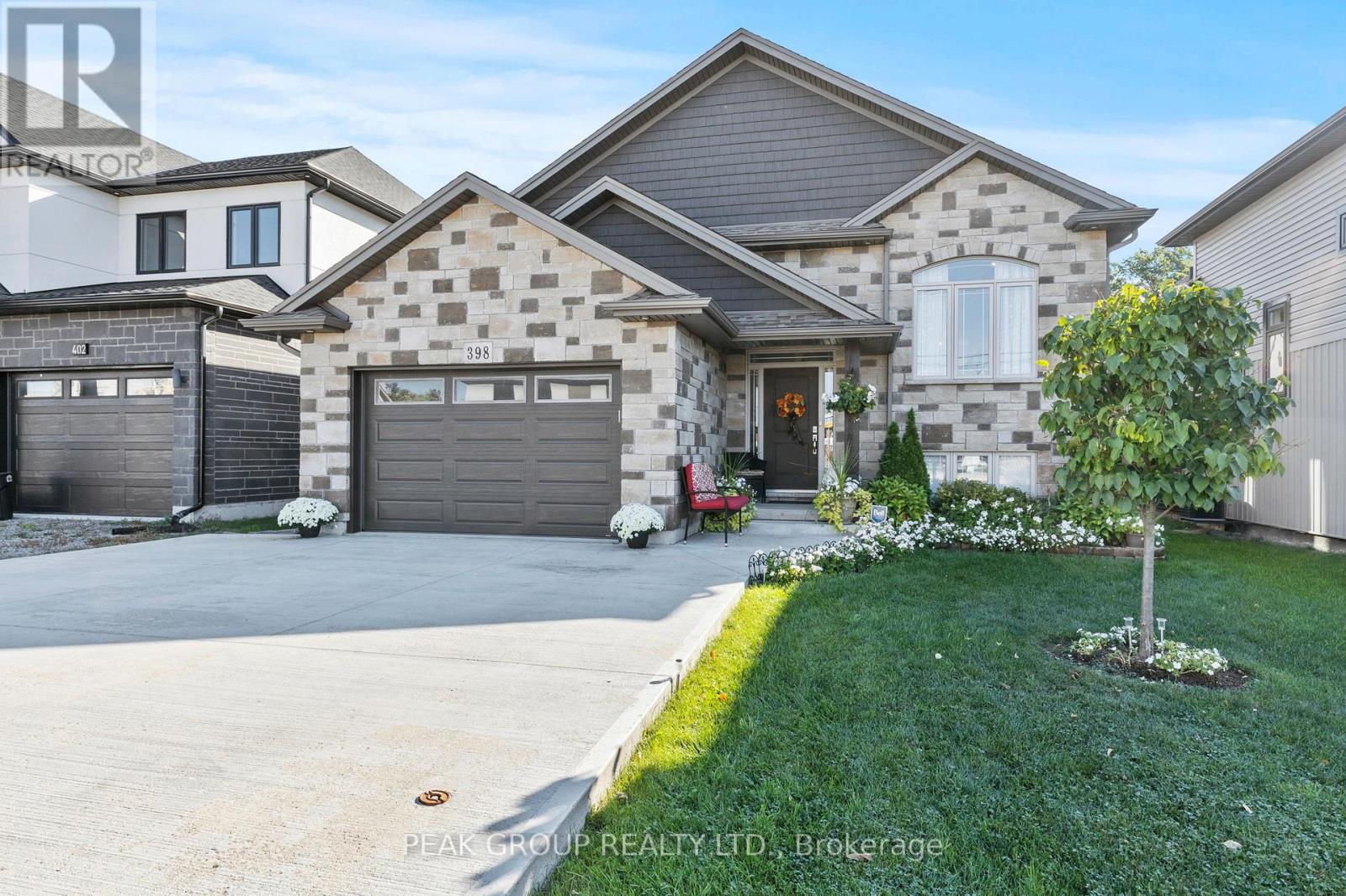 398 Aqueduct Street, Welland, Ontario  L3C 0H3 - Photo 1 - X13738464