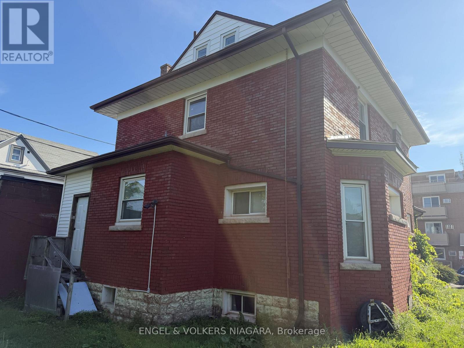 4689 Crysler Avenue, Niagara Falls, Ontario  L2E 3V7 - Photo 3 - X13739304