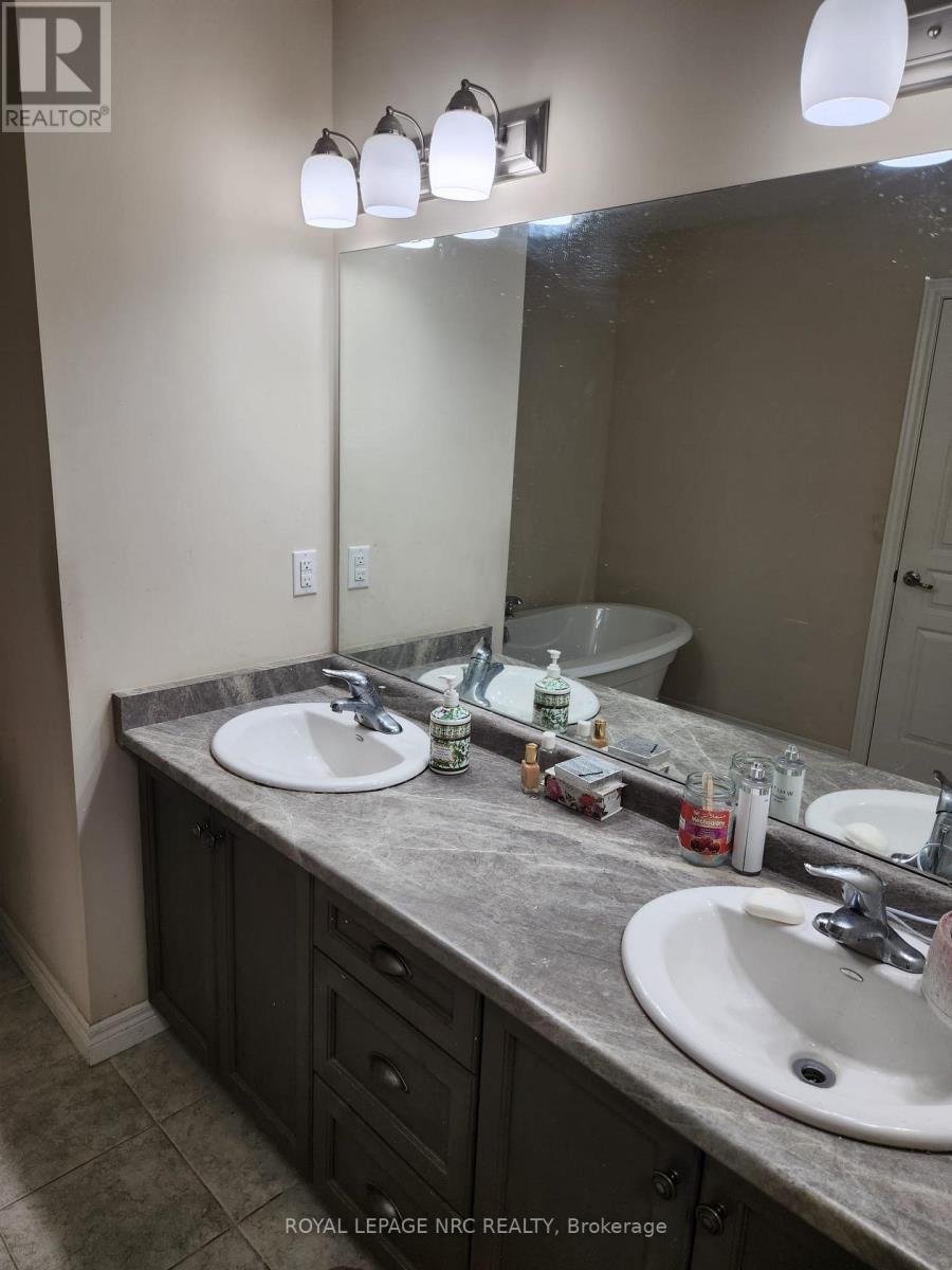 40 Elderberry Road, Thorold, Ontario  L2V 0E7 - Photo 3 - X13739428