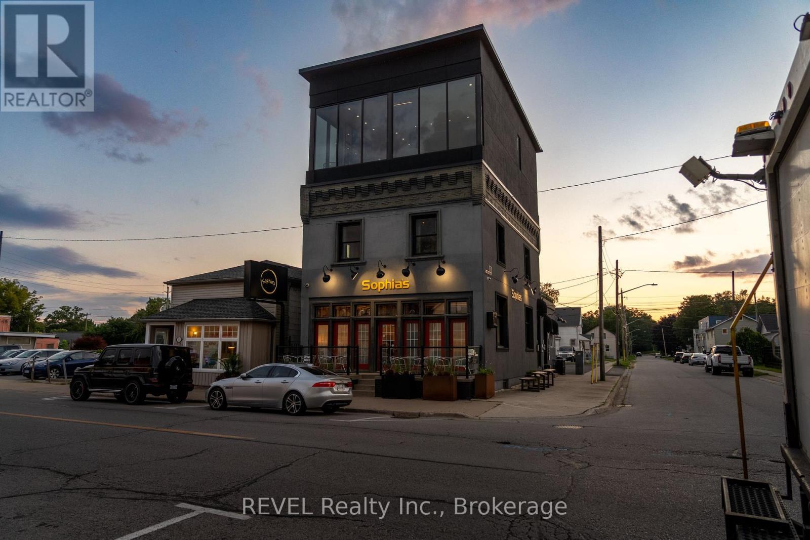 1 - 111 Niagara Boulevard, Fort Erie, Ontario  L2A 3G3 - Photo 1 - X13739646