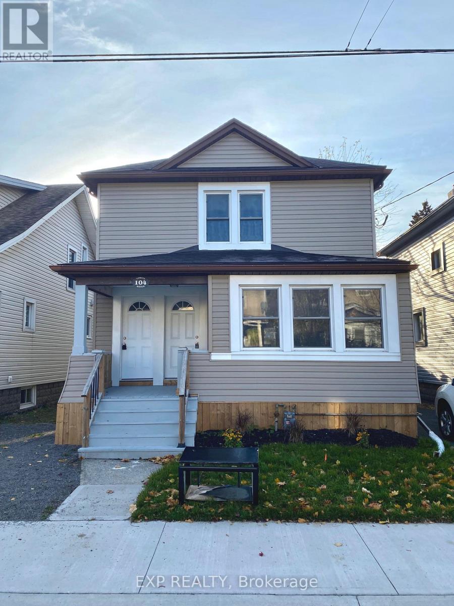 Upper Level - 104 Lowell Avenue, St. Catharines, Ontario  L2R 2E2 - Photo 1 - X13739780