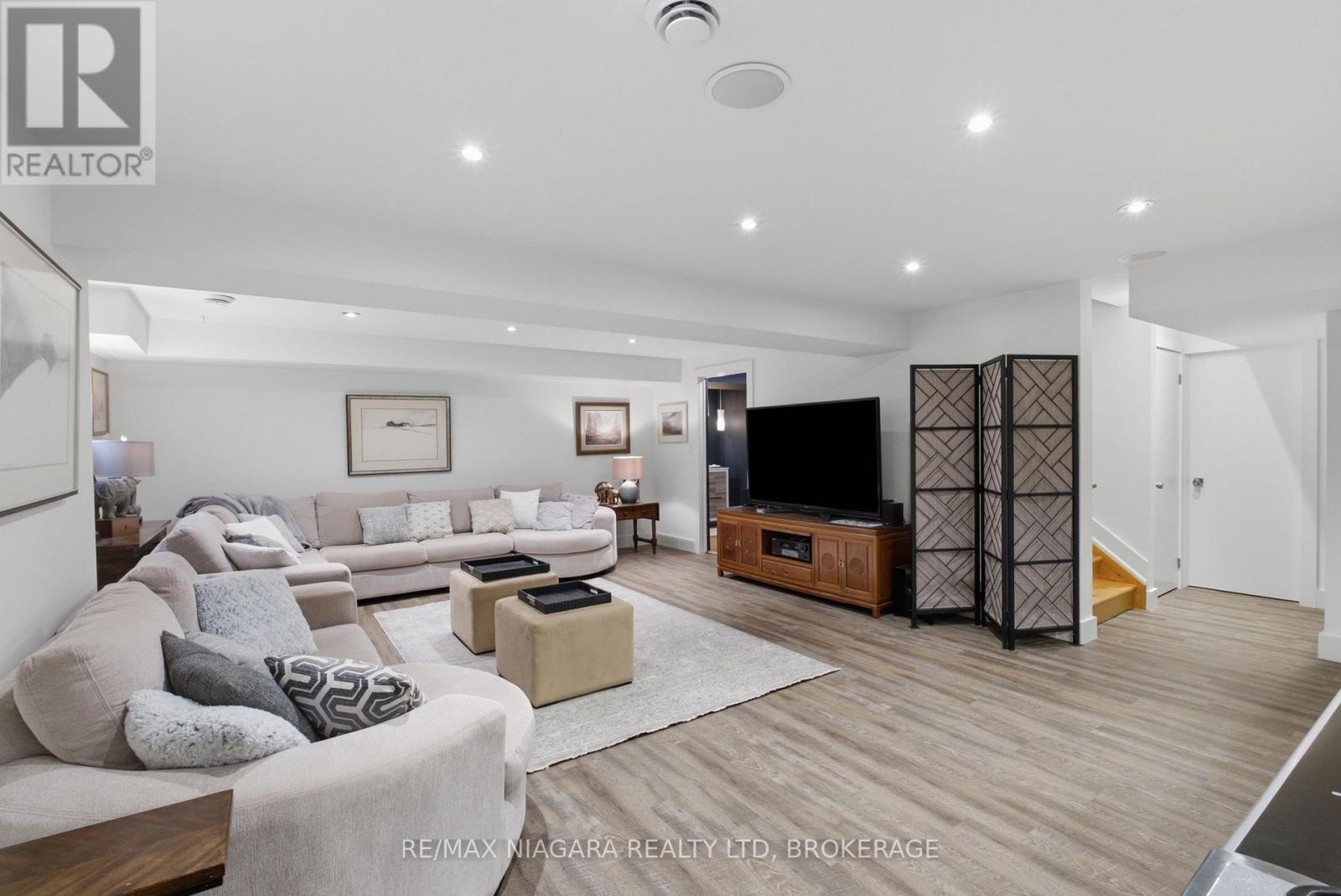 8 - 6 Tanner Circle, St. Catharines, Ontario  L2N 0A9 - Photo 35 - X13743298