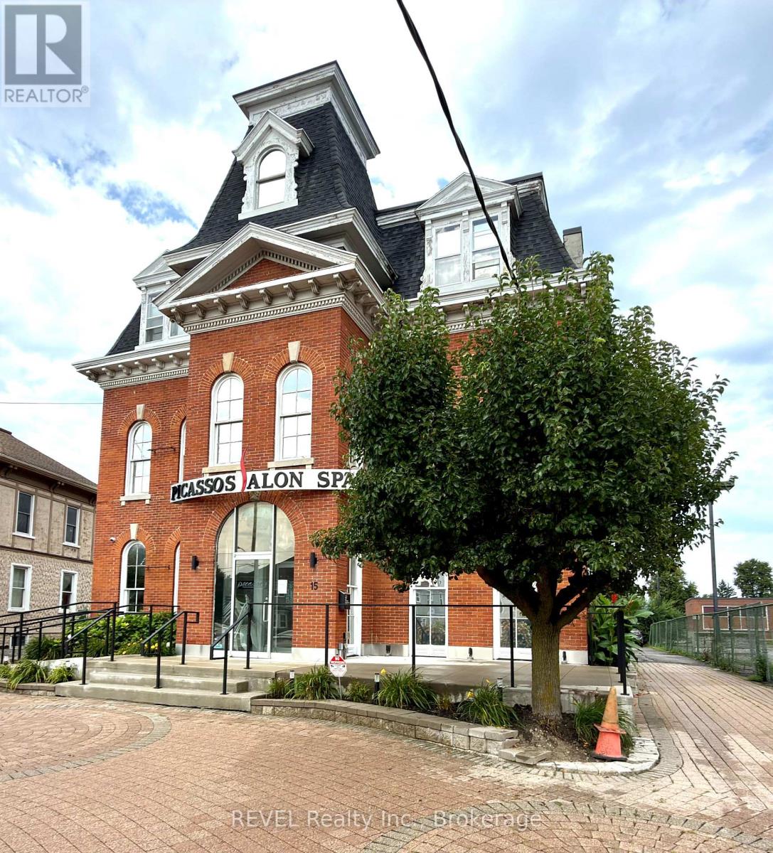 15 Welland Avenue, St. Catharines, Ontario  L2R 2M1 - Photo 1 - X13744516