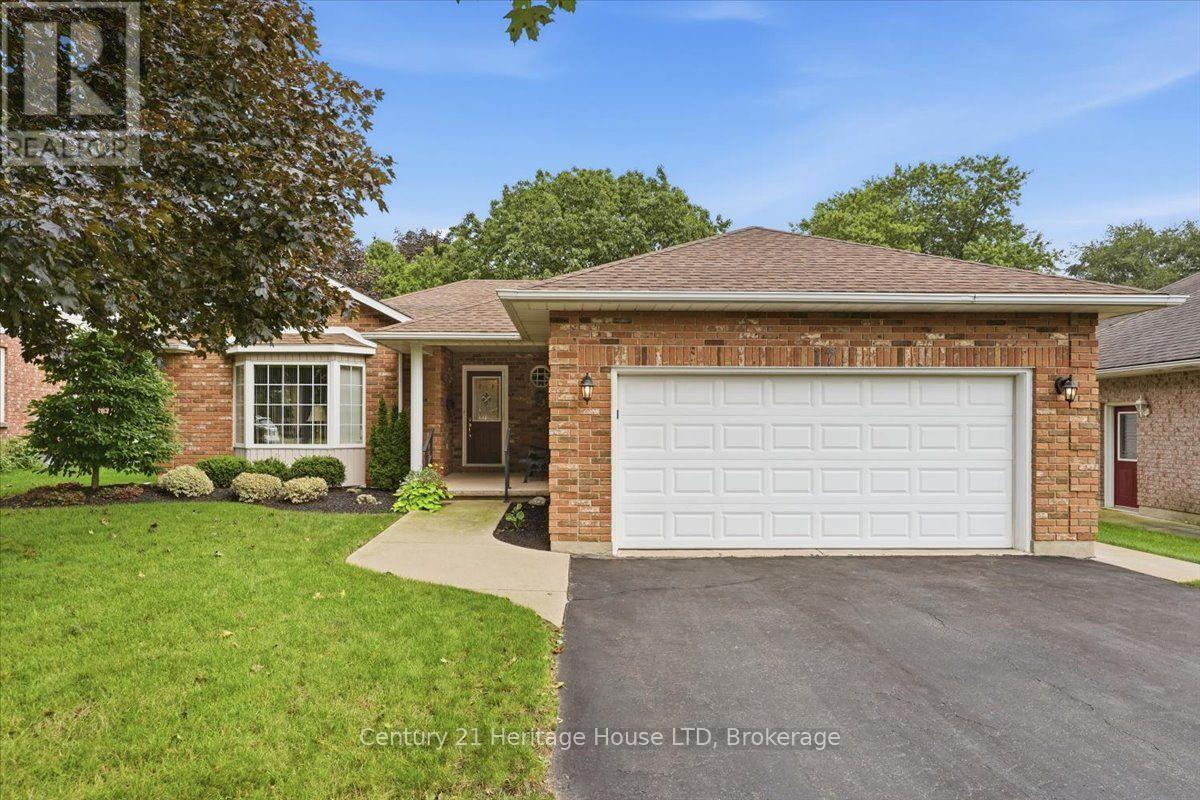 17 Oakridge Boulevard, Pelham, Ontario  L0S 1E5 - Photo 1 - X13744724