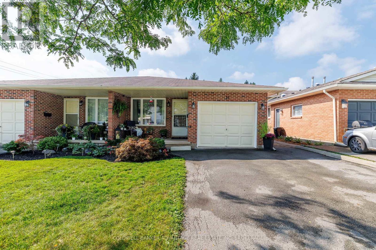 11 Woodland Drive, Welland, Ontario  L3C 7C9 - Photo 1 - X13744810