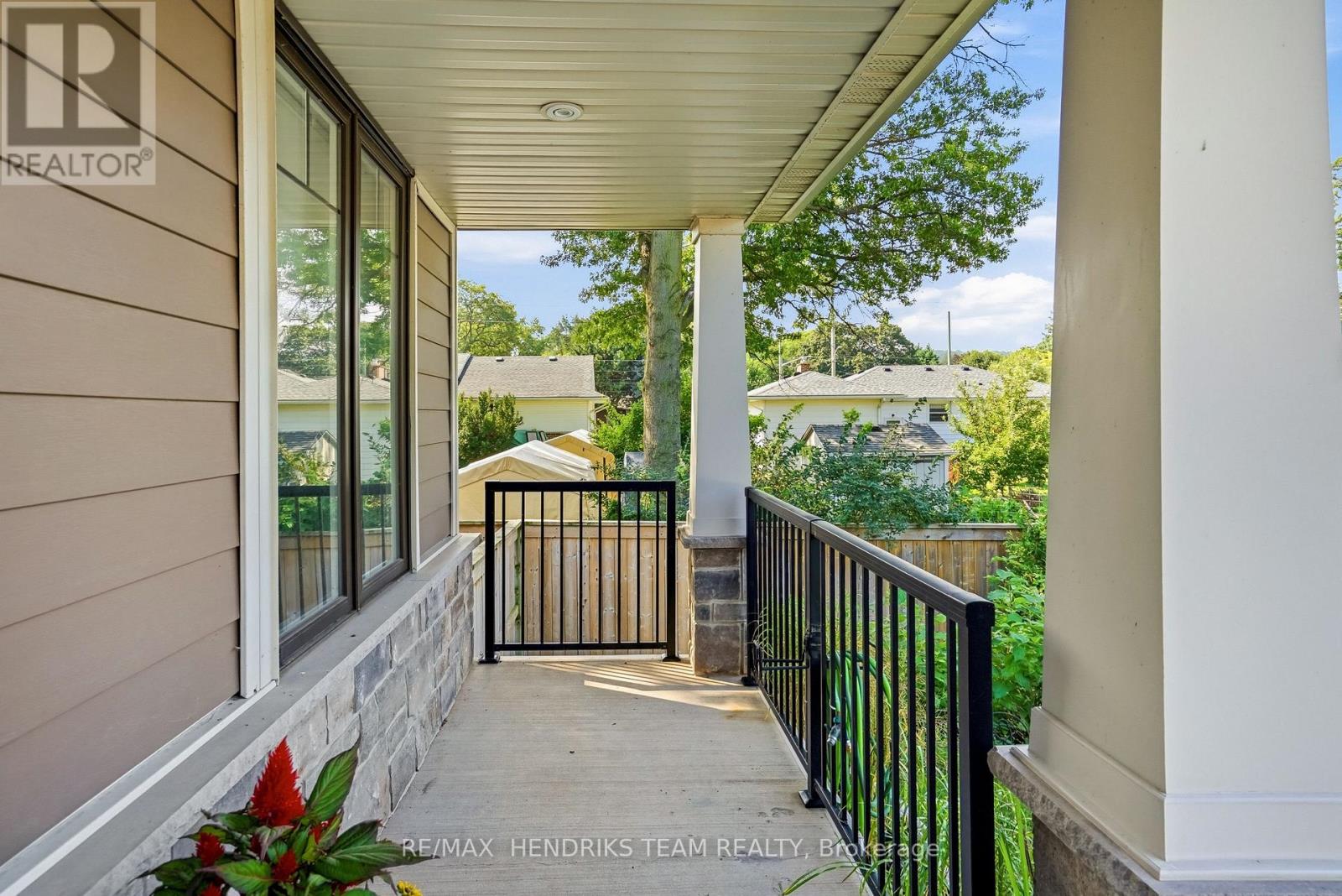13 Turbinia Court, Grimsby, Ontario  L3M 0H8 - Photo 2 - X13744896
