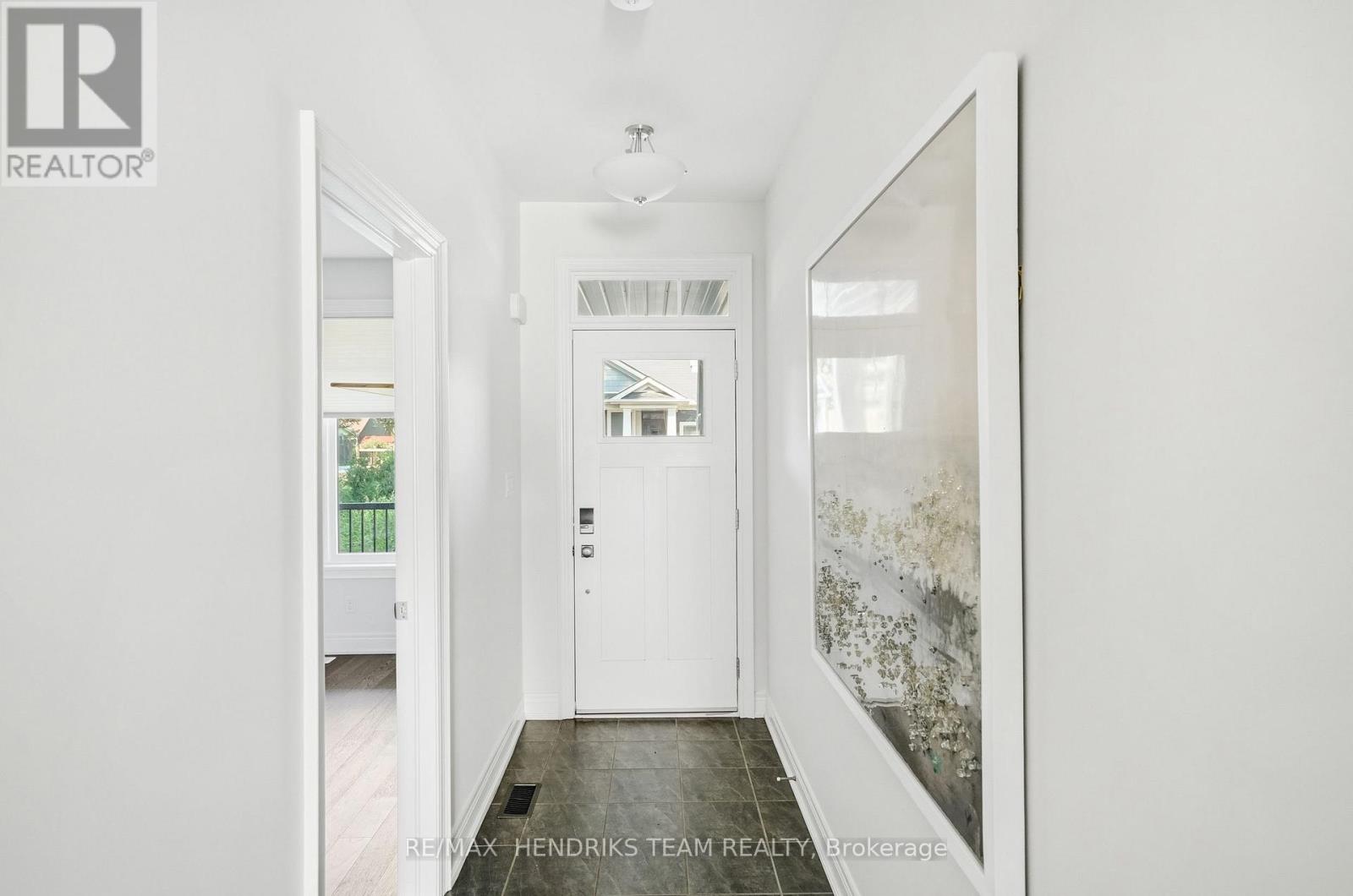 13 Turbinia Court, Grimsby, Ontario  L3M 0H8 - Photo 4 - X13744896