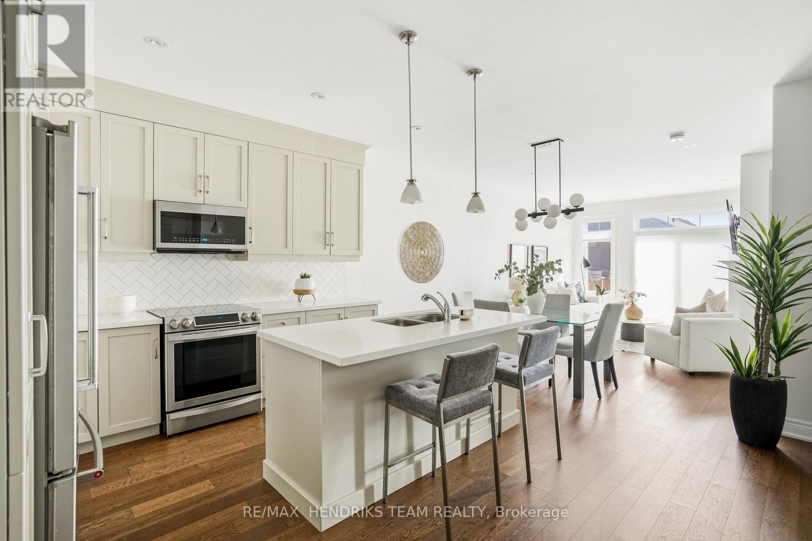 13 Turbinia Court, Grimsby, Ontario  L3M 0H8 - Photo 9 - X13744896