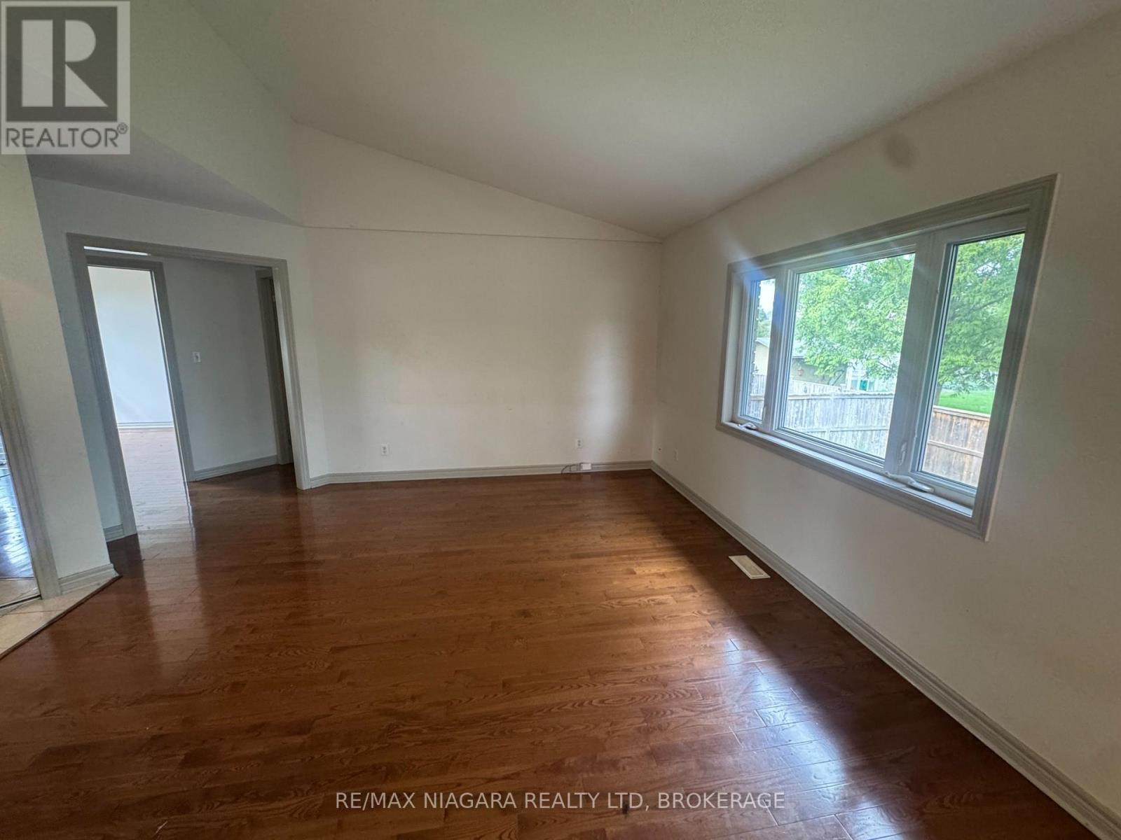 72 Ridge Road S, Fort Erie, Ontario  L0S 1B0 - Photo 4 - X13745682