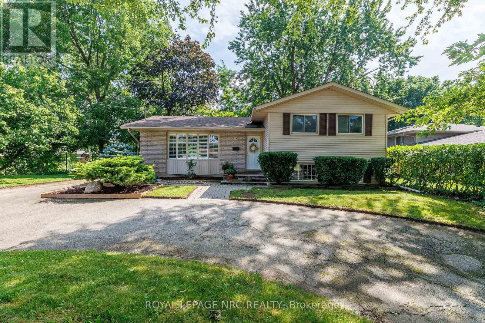 206 Parnell Road, St. Catharines, Ontario  L2M 1V6 - Photo 1 - X13746580