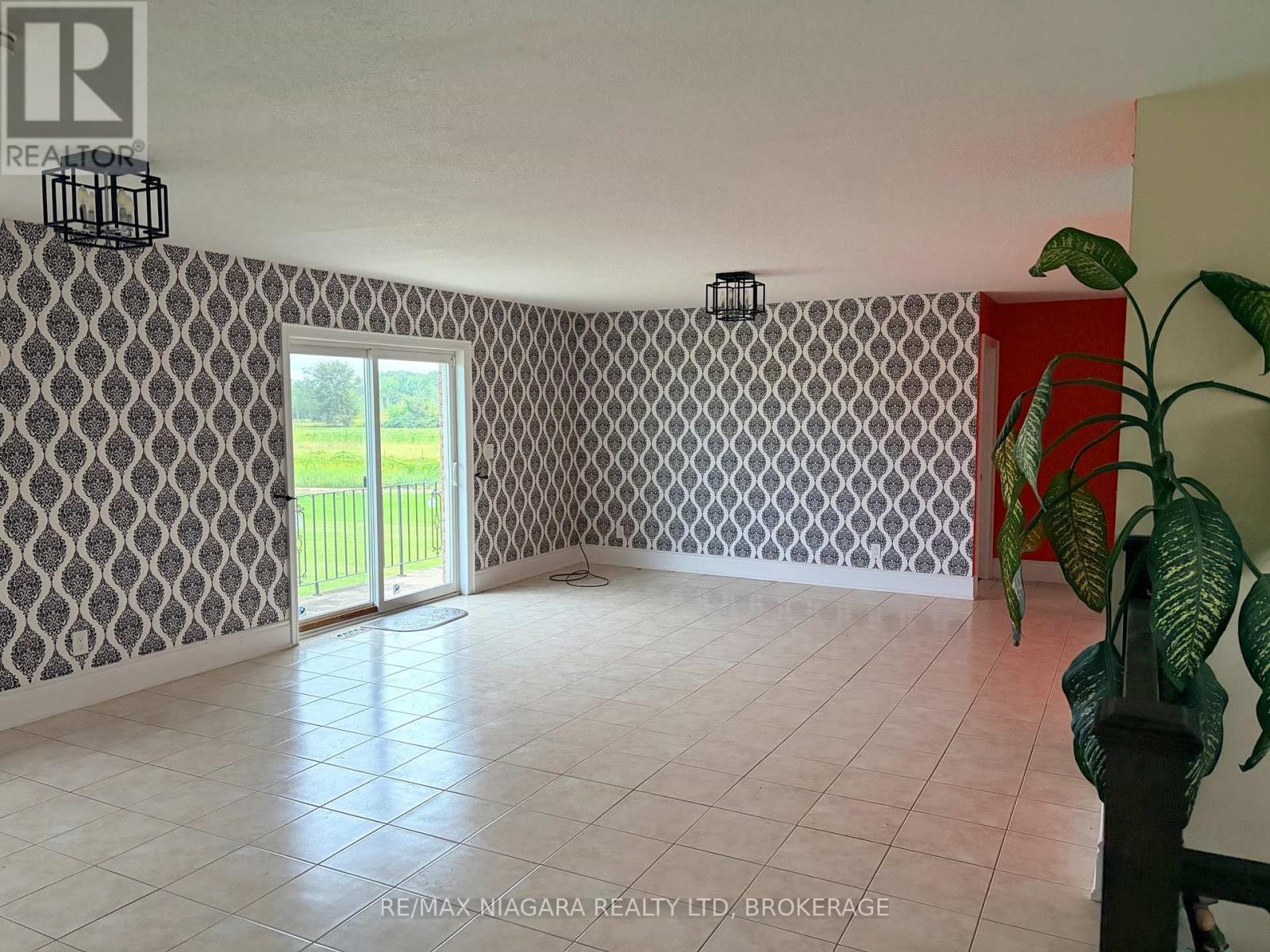 Upper - 1010 Foss Road, Pelham, Ontario  L0S 1C0 - Photo 5 - X13746586