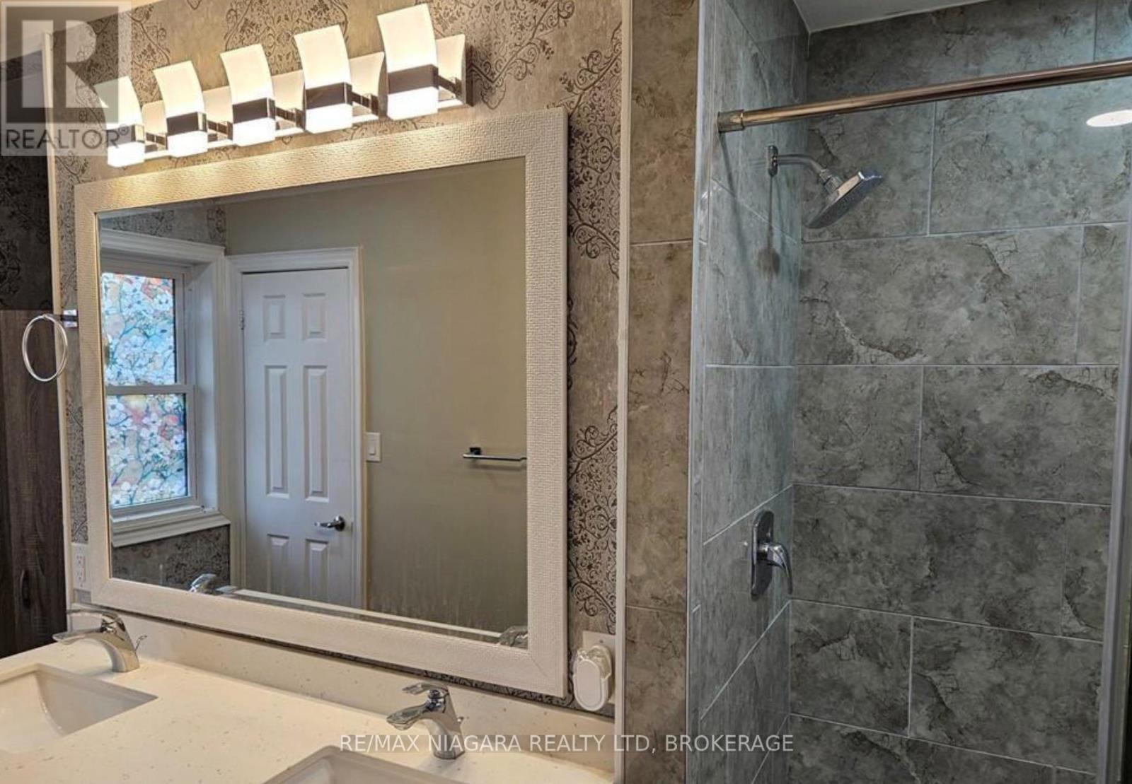 Upper - 1010 Foss Road, Pelham, Ontario  L0S 1C0 - Photo 9 - X13746586
