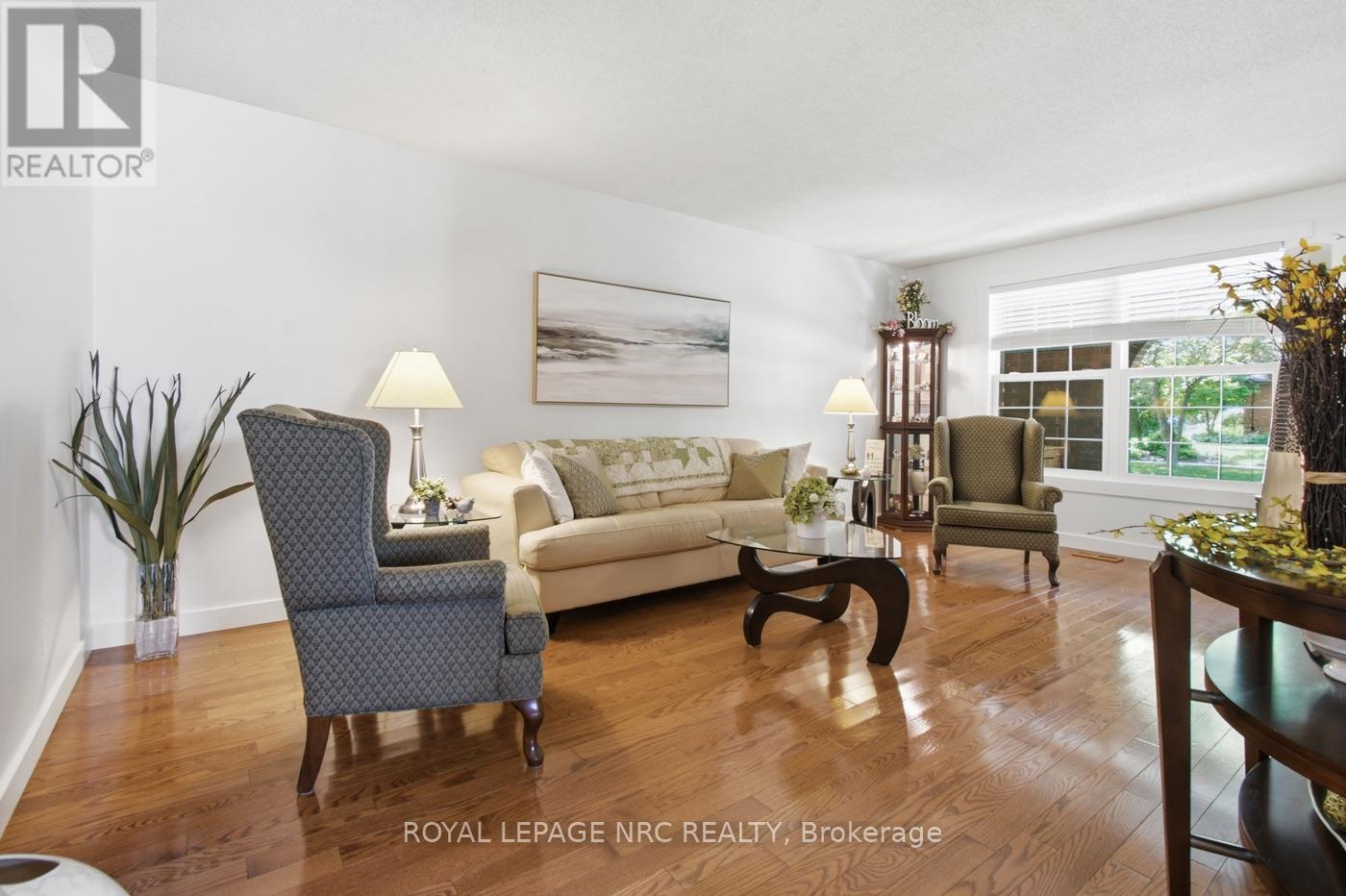 37 Spruceside Crescent, Pelham, Ontario  L3E 0G1 - Photo 3 - X13749364