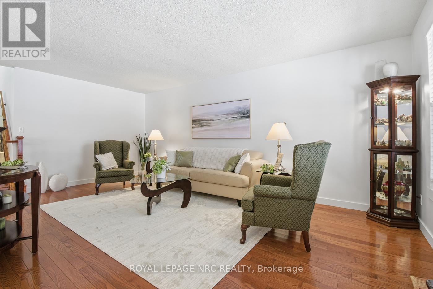 37 Spruceside Crescent, Pelham, Ontario  L3E 0G1 - Photo 4 - X13749364