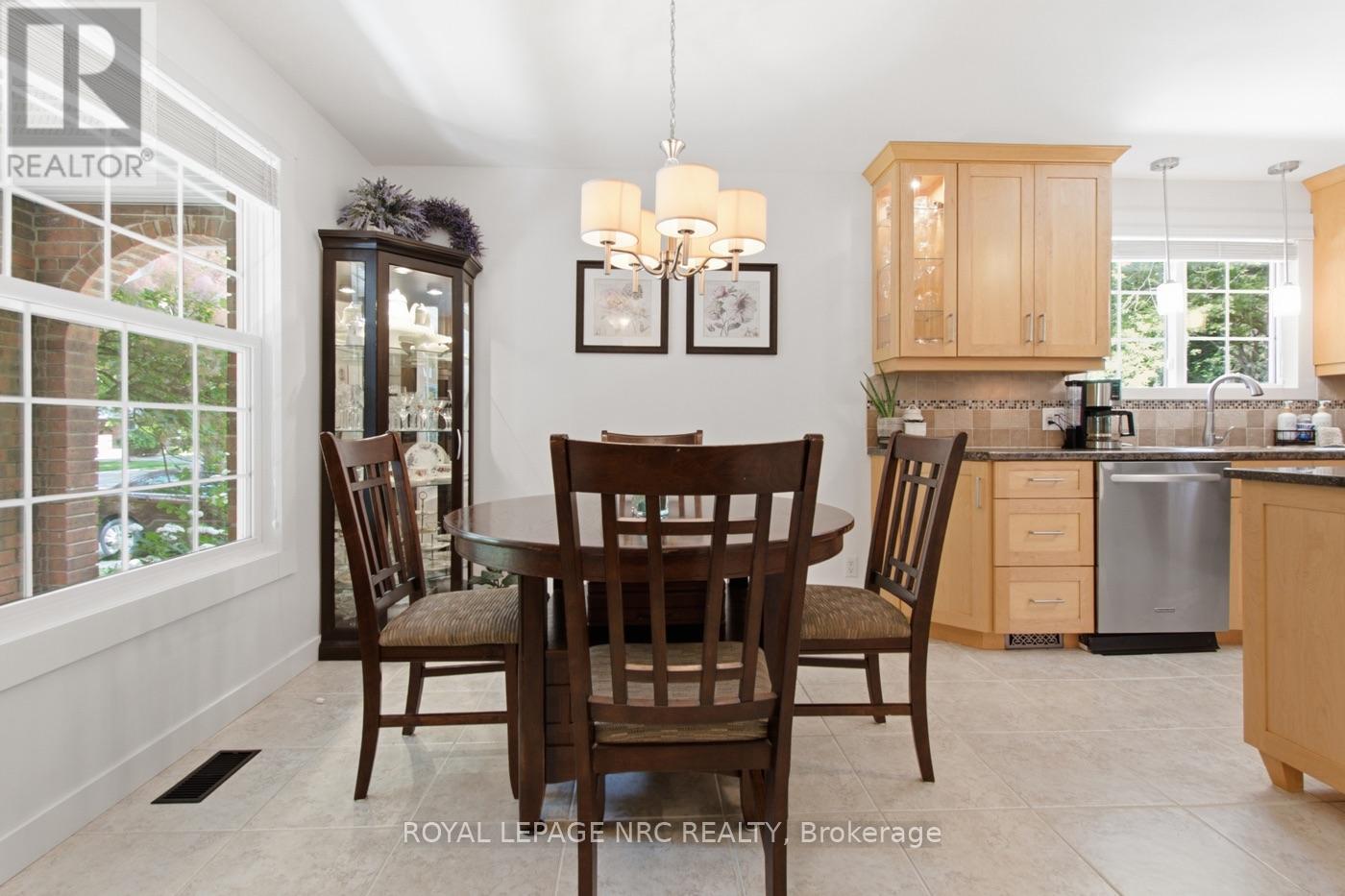 37 Spruceside Crescent, Pelham, Ontario  L3E 0G1 - Photo 5 - X13749364