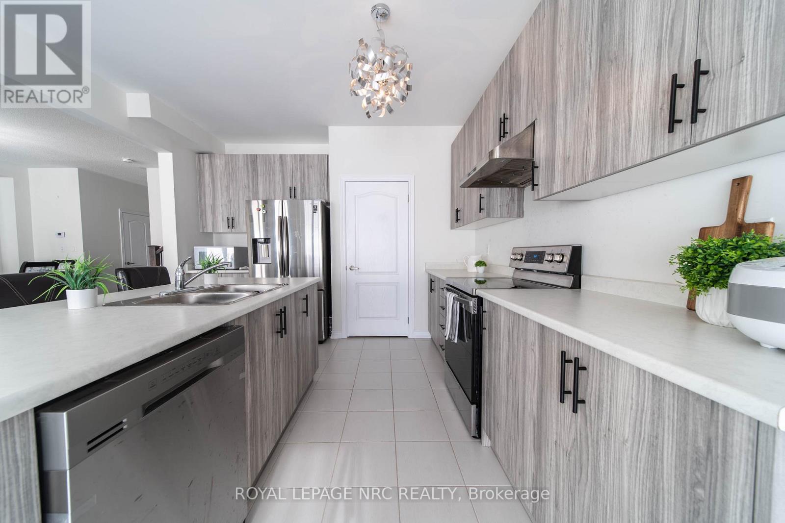 97 Tumblewood Place, Welland, Ontario  L3B 0J3 - Photo 4 - X13750372