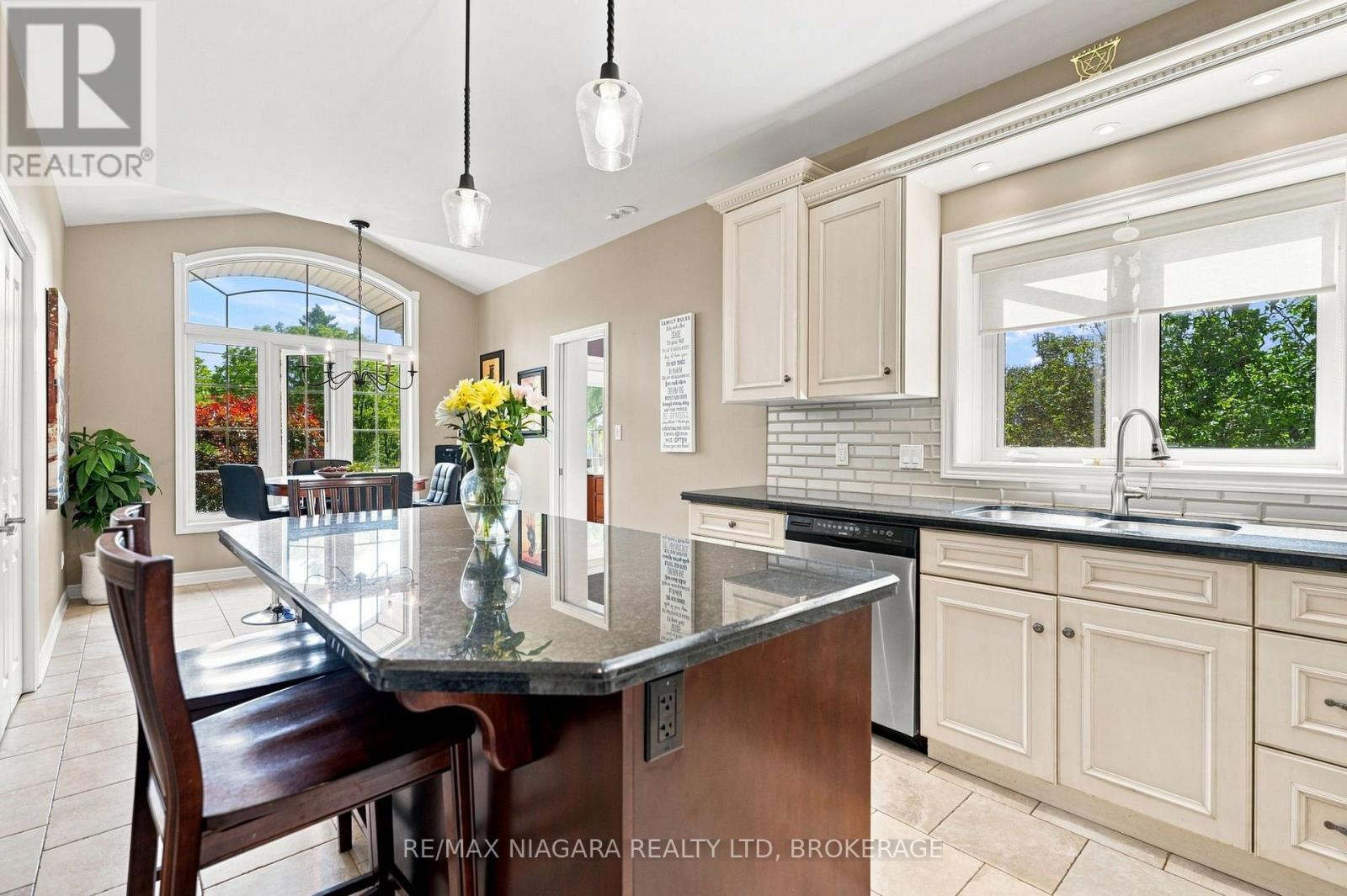 1025 Pelham Road, St. Catharines, Ontario  L2S 4E4 - Photo 12 - X13751412