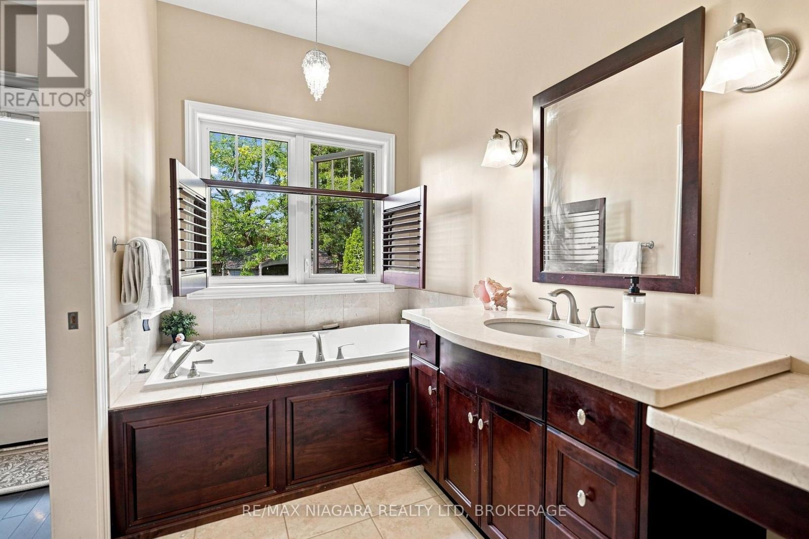1025 Pelham Road, St. Catharines, Ontario  L2S 4E4 - Photo 18 - X13751412