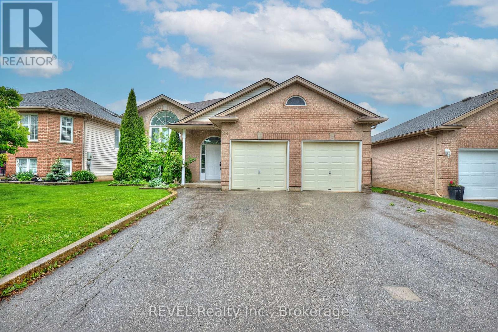 28 Quaker Road, Welland, Ontario  L3C 7K7 - Photo 1 - X13751428