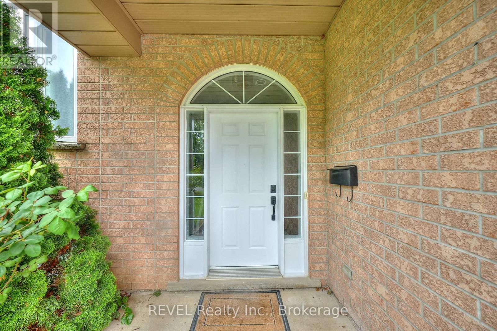 28 Quaker Road, Welland, Ontario  L3C 7K7 - Photo 3 - X13751428