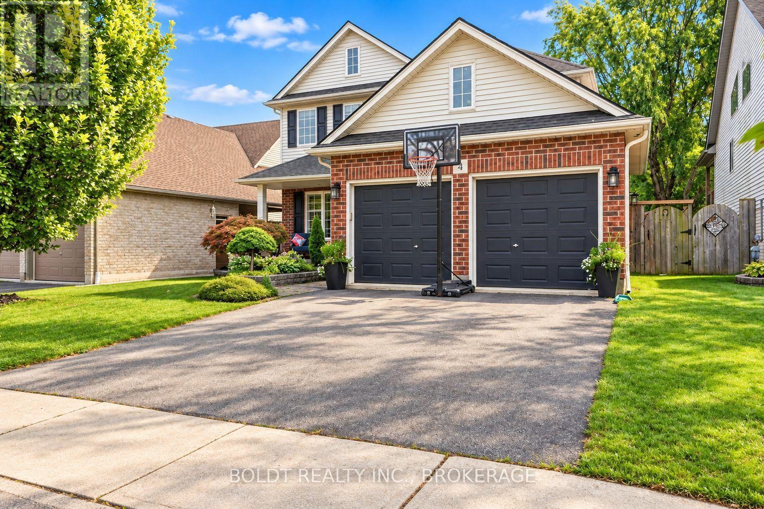 4 Arlene Street, St. Catharines, Ontario  L2S 4C9 - Photo 2 - X13751550