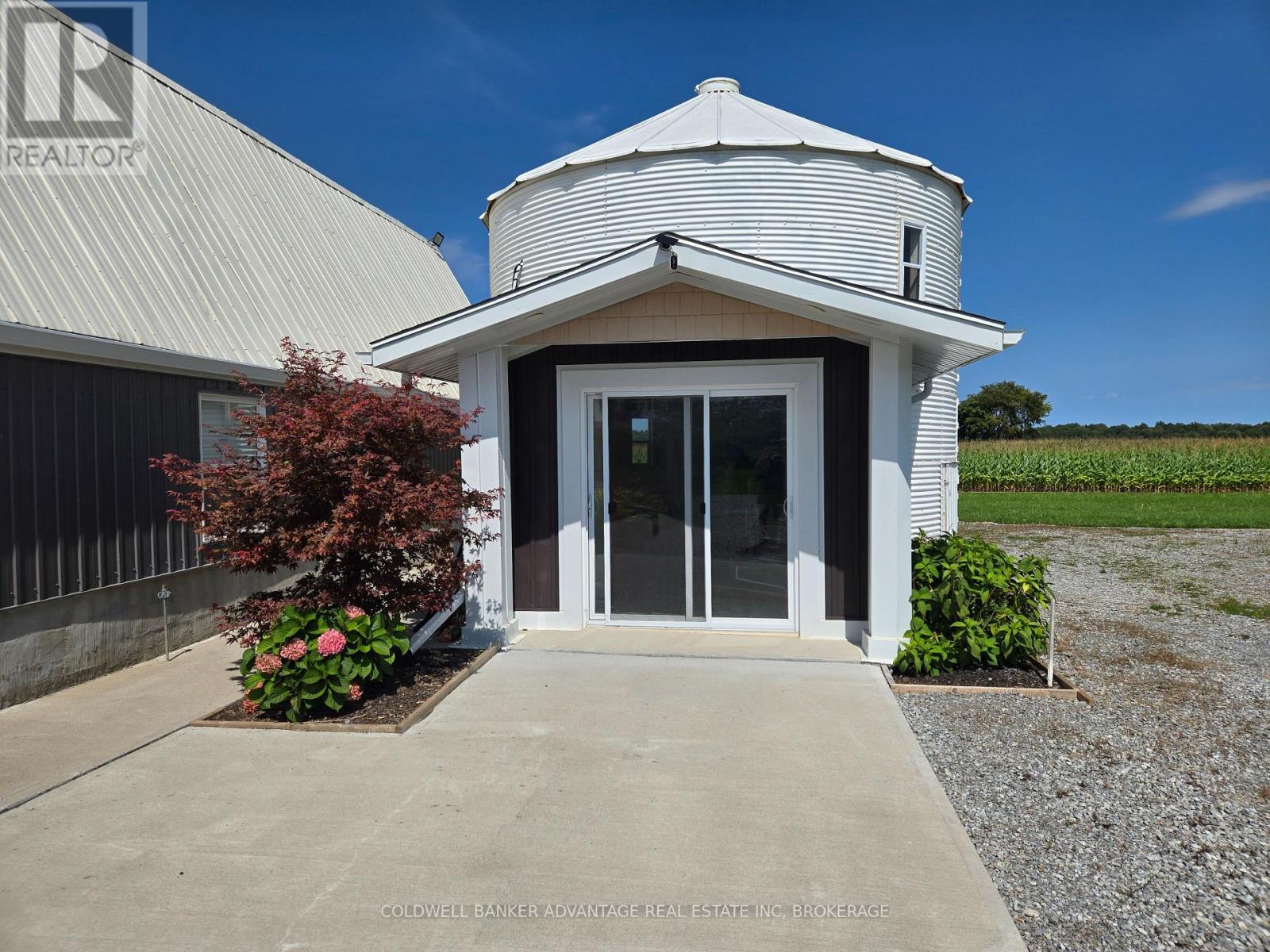 8731 Ridge Road, Niagara Falls, Ontario  L3B 5N7 - Photo 1 - X13751628