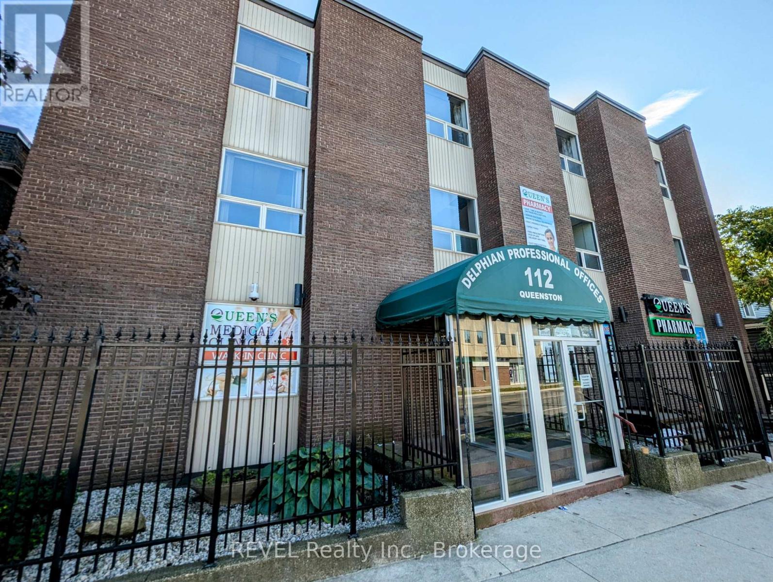 203a&b - 112 Queenston Street, St. Catharines, Ontario  L2R 2Z4 - Photo 2 - X13751680