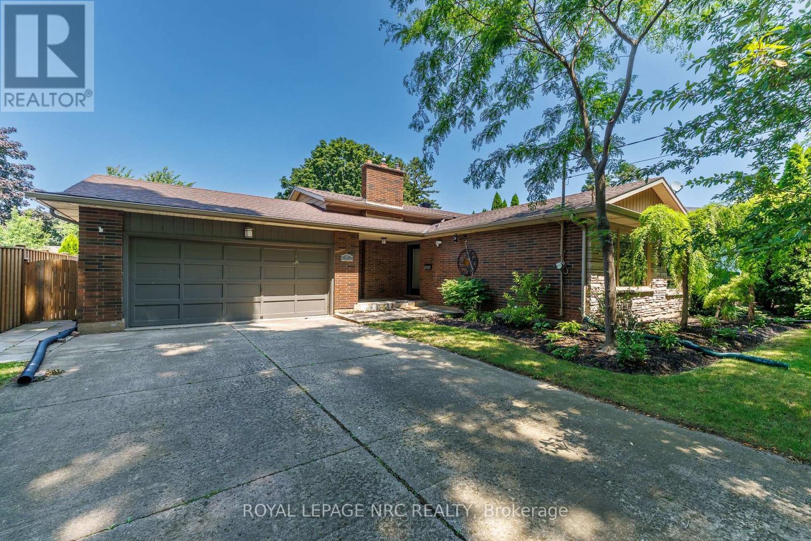 15 Black Friars Road, St. Catharines, Ontario  L2N 2M8 - Photo 1 - X13752702