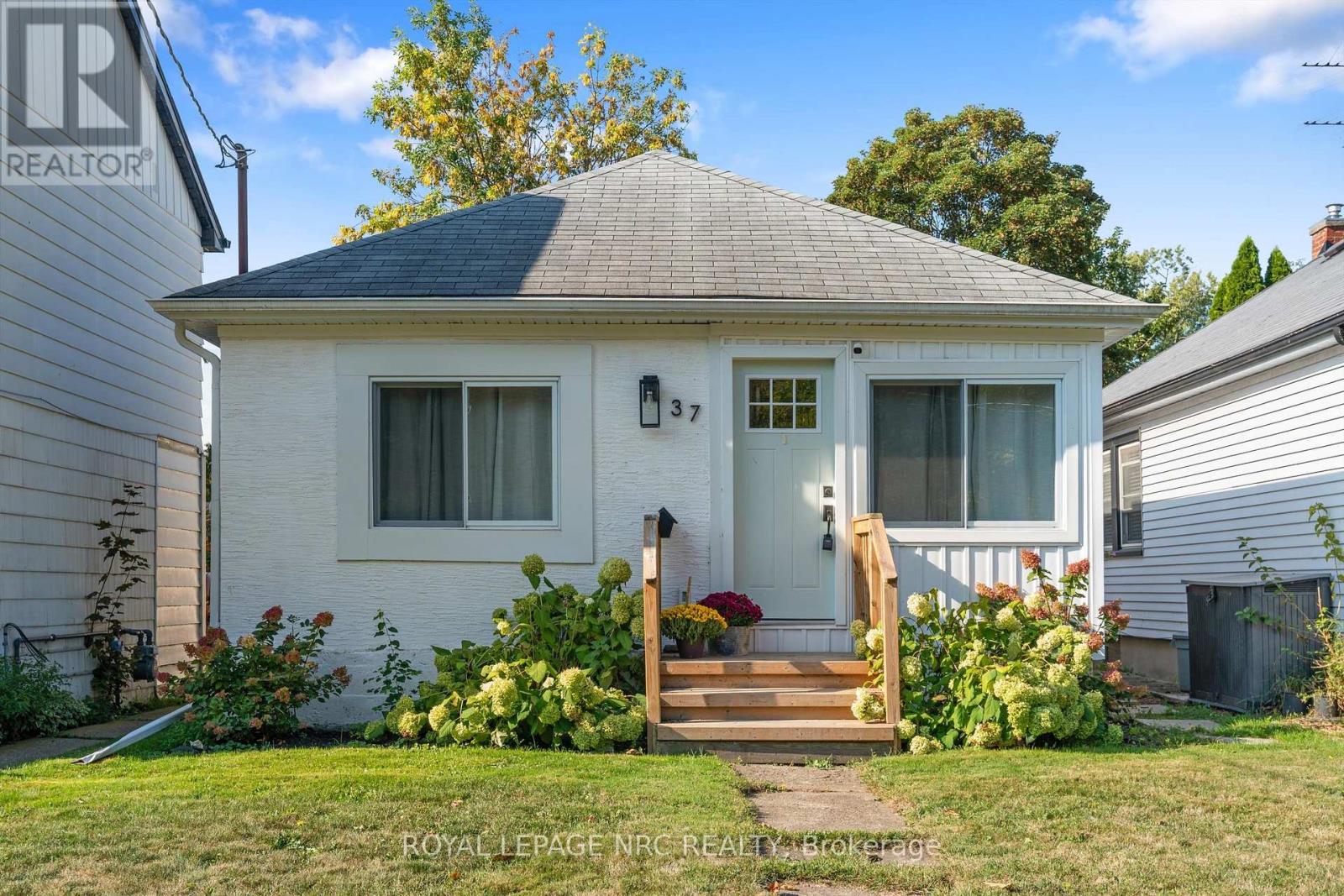 37 Lock Street, St. Catharines, Ontario  L2N 5B8 - Photo 1 - X13753032