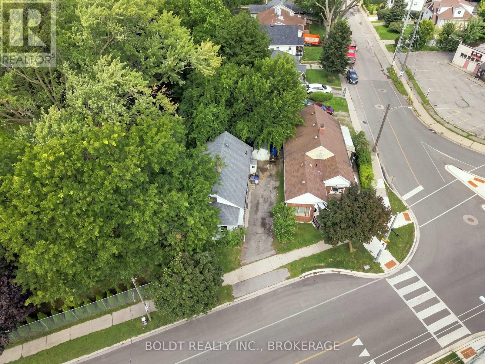 53 Carlton Street, St. Catharines, Ontario  L2R 1P7 - Photo 2 - X13753134