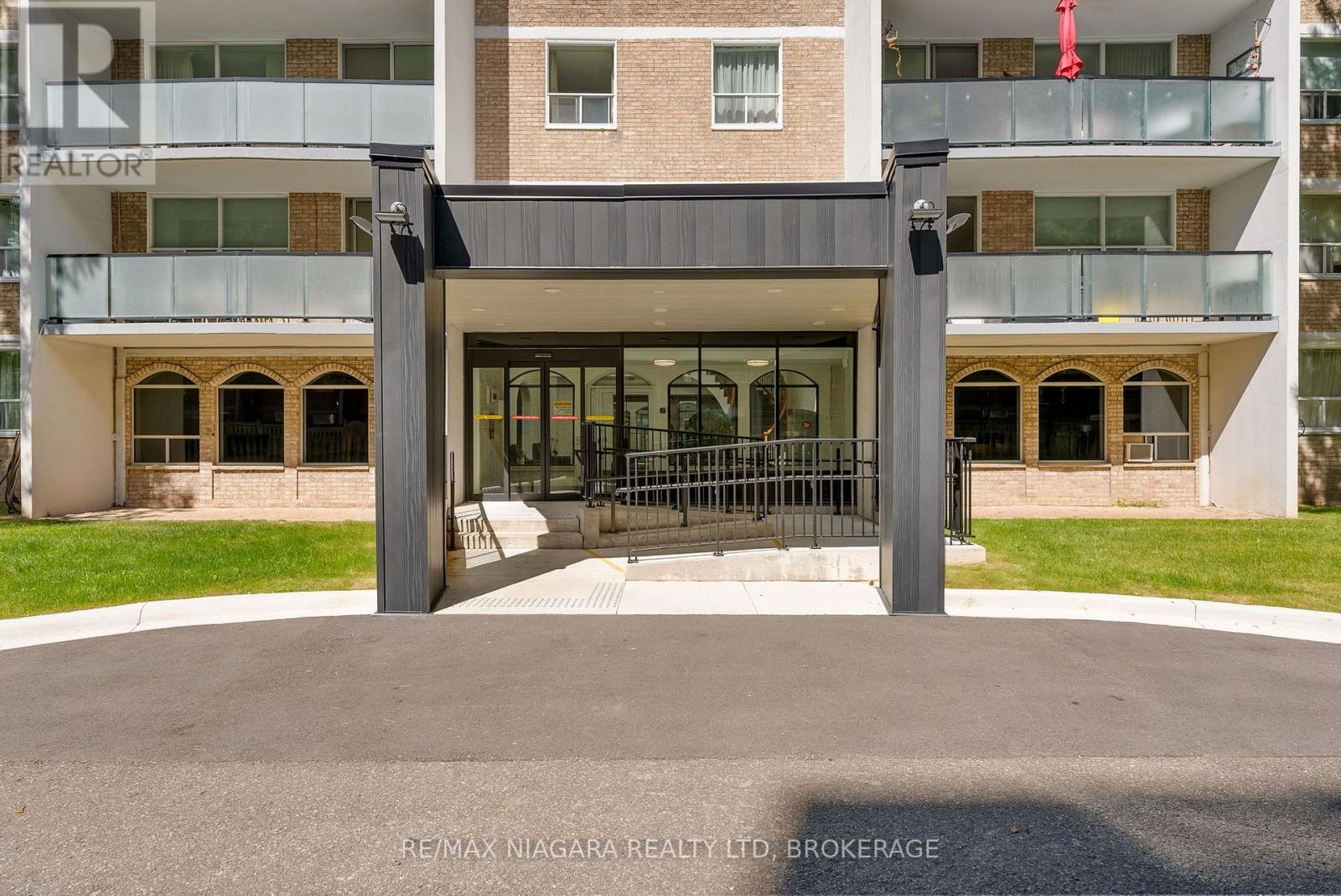 1002 - 359 Geneva Street, St. Catharines, Ontario  L2N 2G5 - Photo 2 - X13753170
