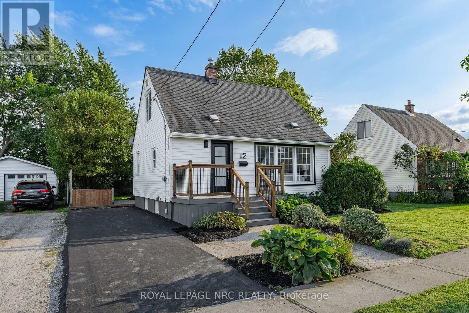 12 Admiral Road, St. Catharines, Ontario  L2P 1G5 - Photo 1 - X13755968