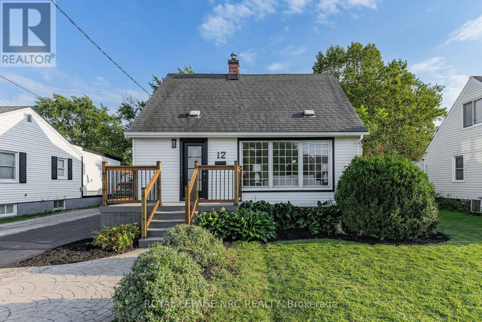 12 Admiral Road, St. Catharines, Ontario  L2P 1G5 - Photo 3 - X13755968