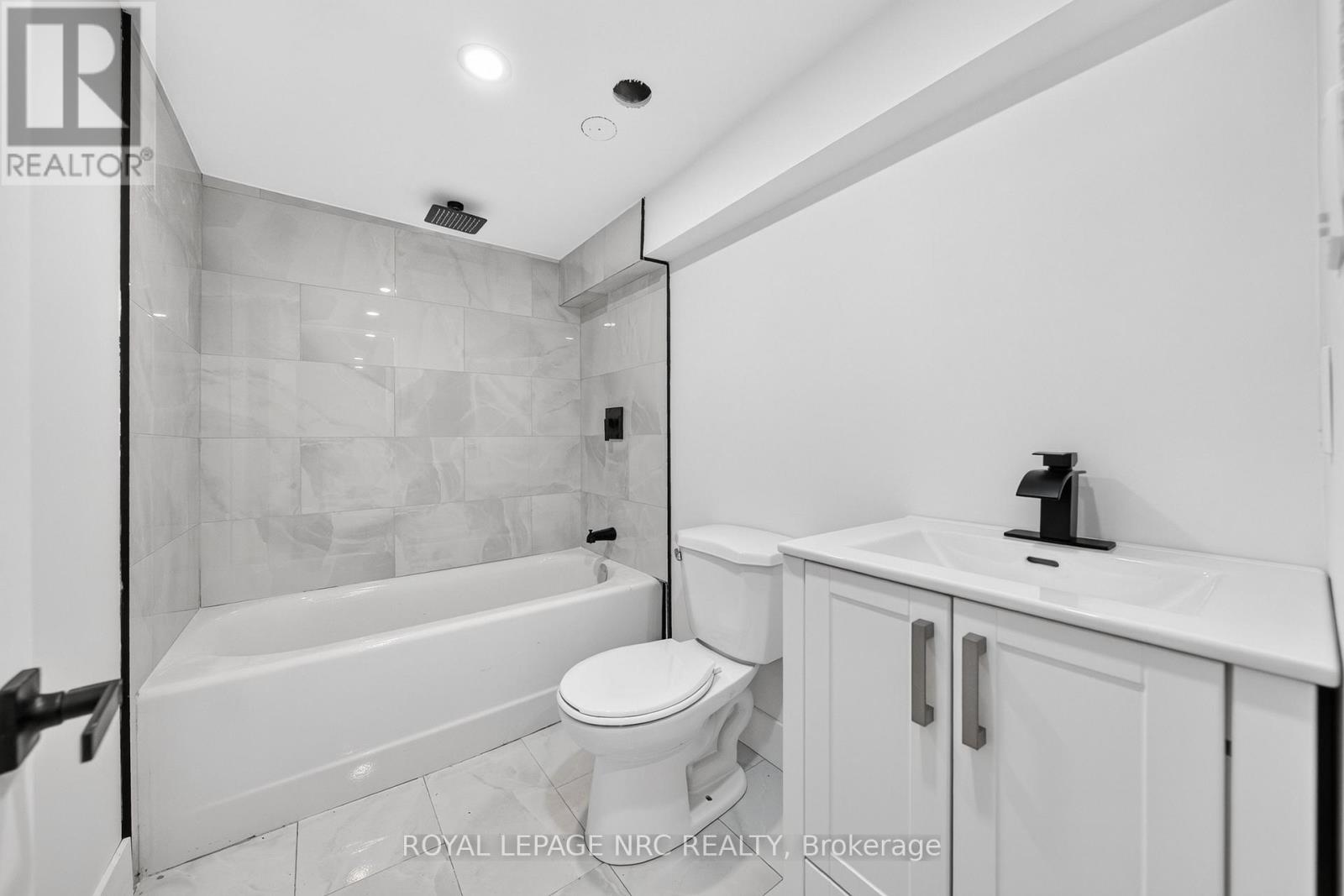 12 Admiral Road, St. Catharines, Ontario  L2P 1G5 - Photo 36 - X13755968