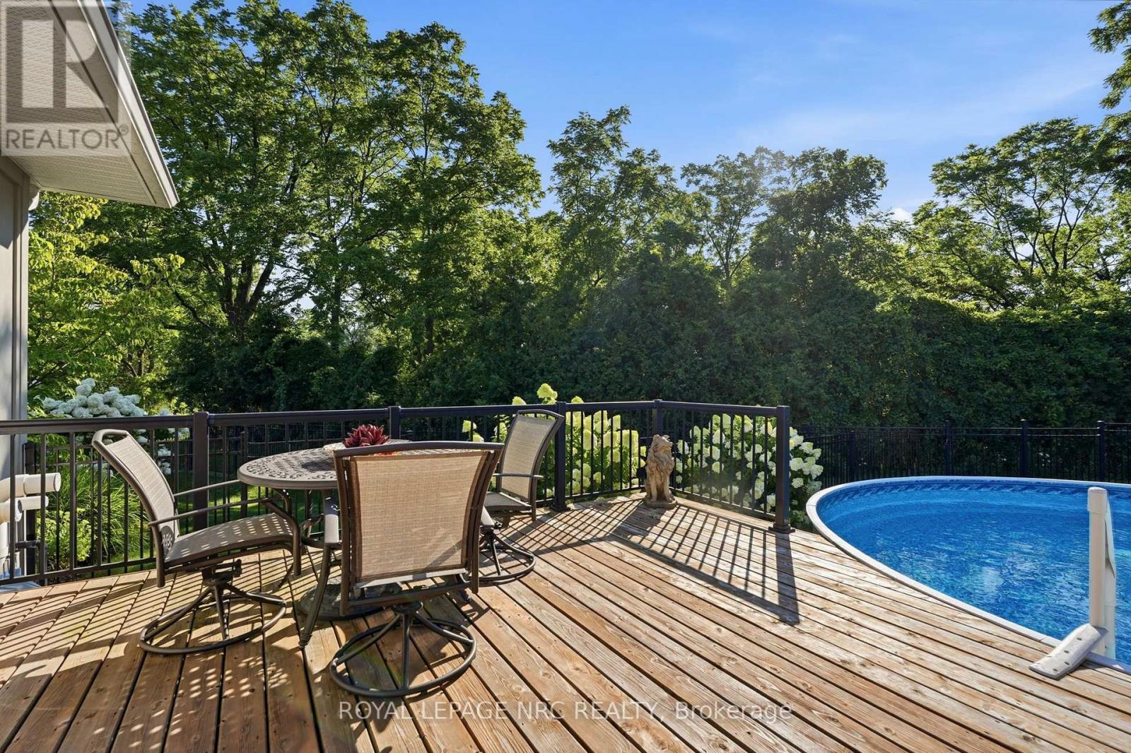 19 Stoneridge Crescent, Niagara-On-The-Lake, Ontario  L0S 1J1 - Photo 2 - X13756054