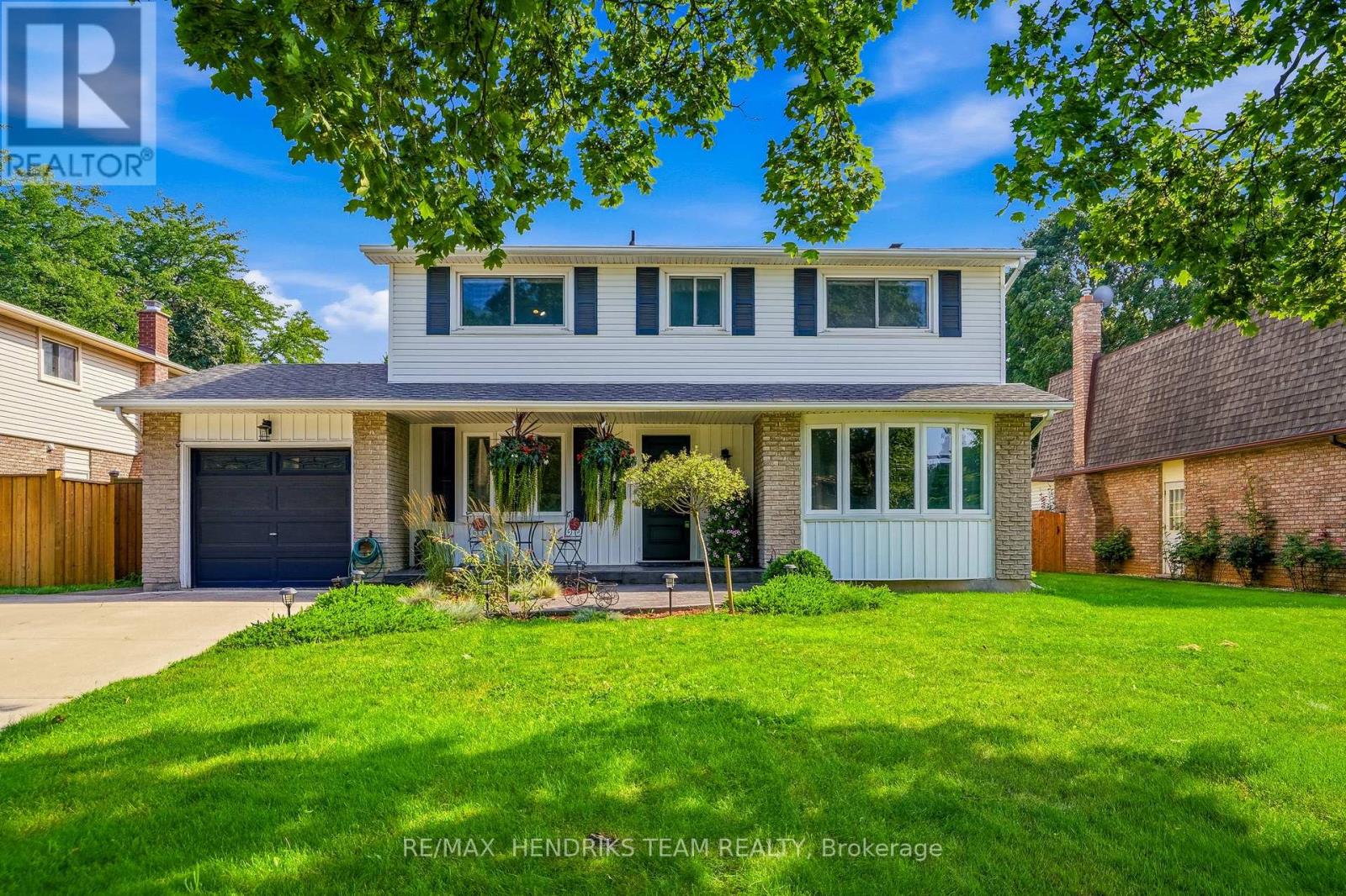4 Royal Orchard Crescent, St. Catharines, Ontario  L2N 4E9 - Photo 1 - X13756984