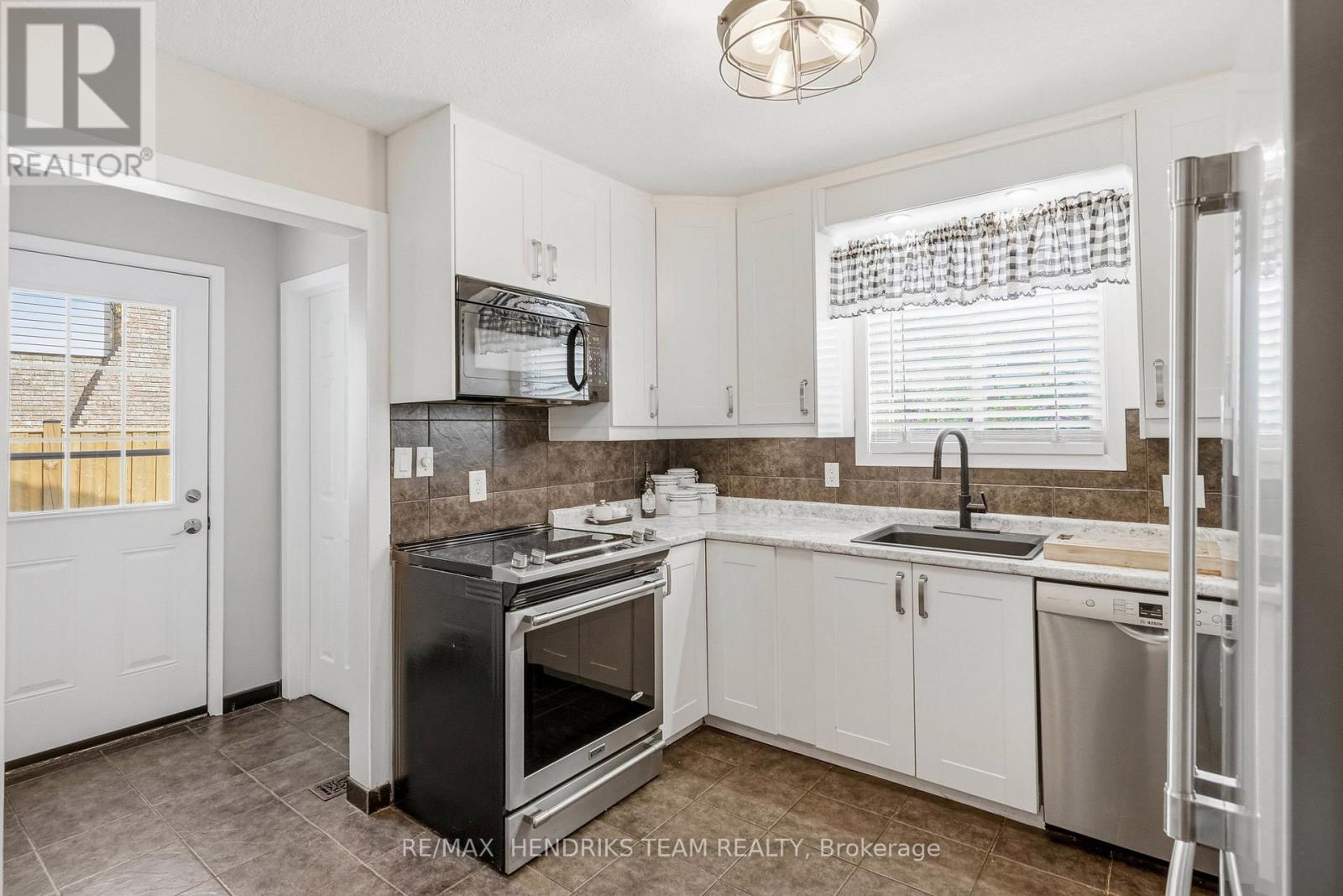 4 Royal Orchard Crescent, St. Catharines, Ontario  L2N 4E9 - Photo 11 - X13756984