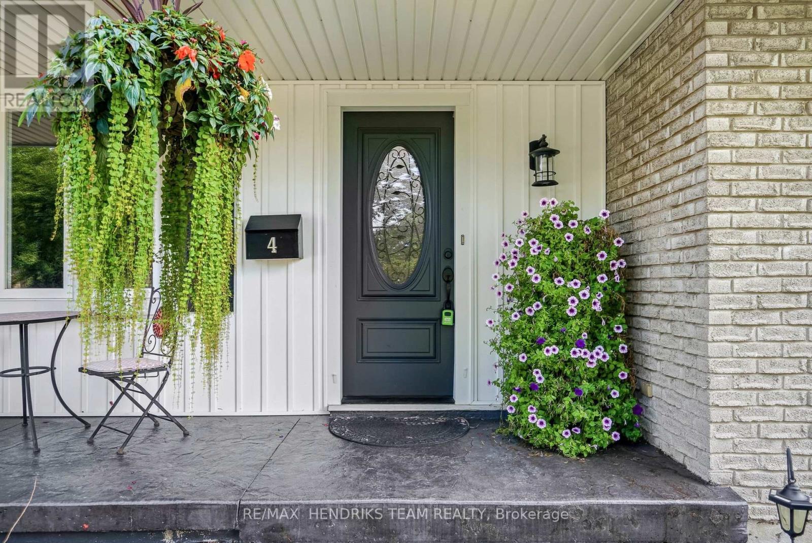 4 Royal Orchard Crescent, St. Catharines, Ontario  L2N 4E9 - Photo 4 - X13756984