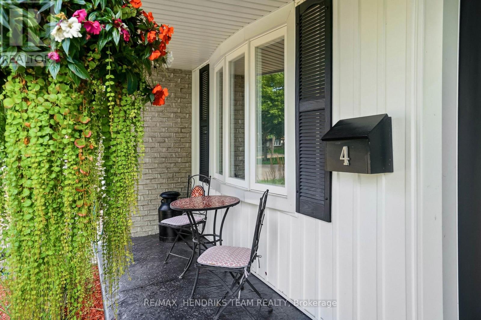 4 Royal Orchard Crescent, St. Catharines, Ontario  L2N 4E9 - Photo 5 - X13756984