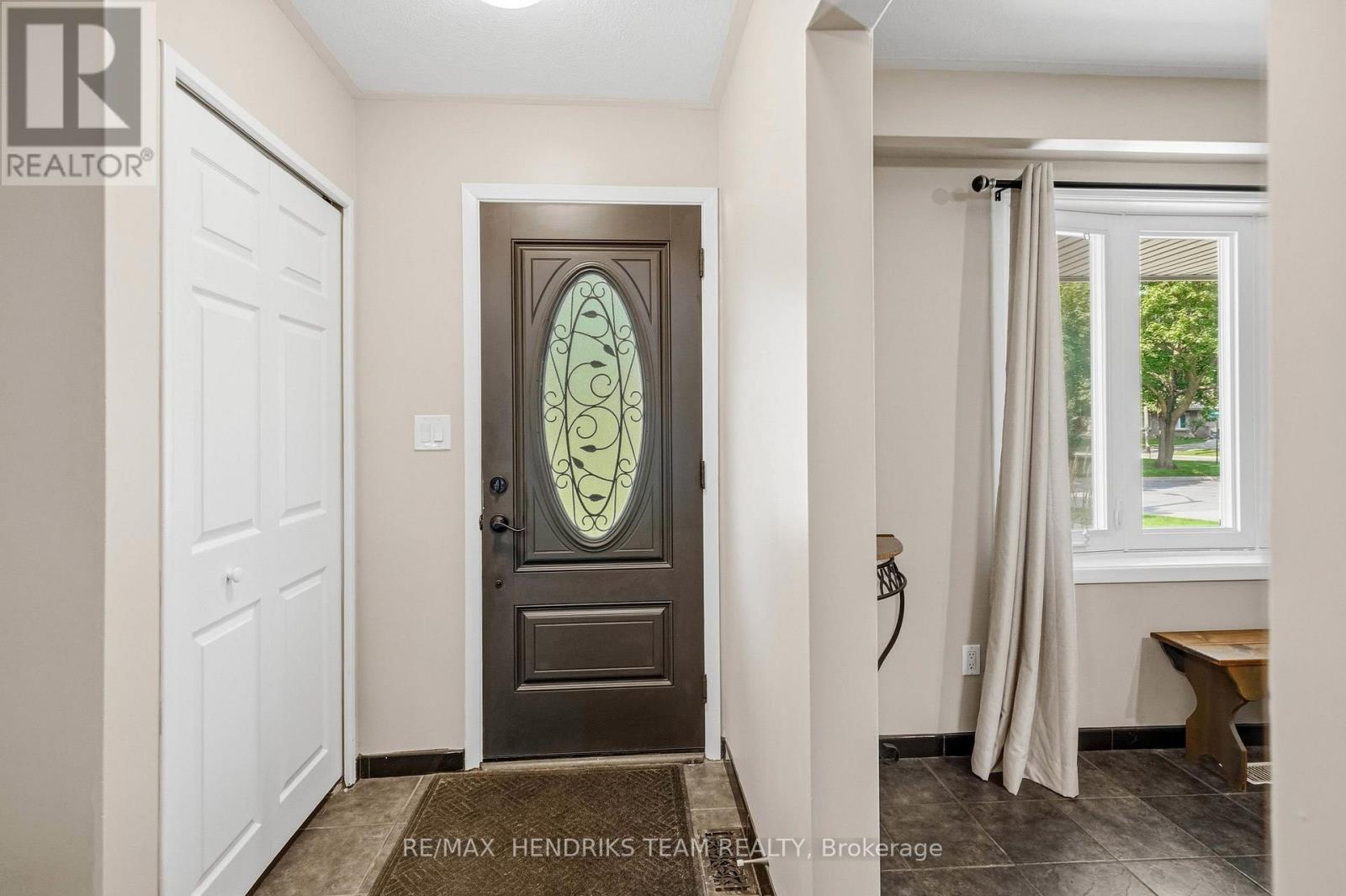 4 Royal Orchard Crescent, St. Catharines, Ontario  L2N 4E9 - Photo 6 - X13756984