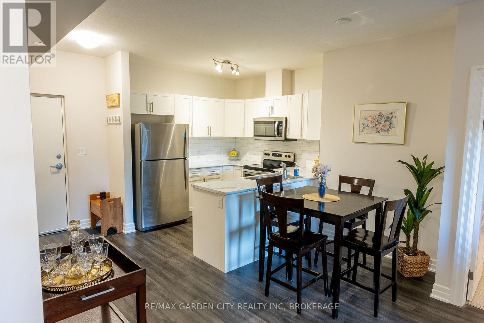 303 - 212 Lakeport Road, St. Catharines, Ontario  L2N 0B4 - Photo 3 - X13758452