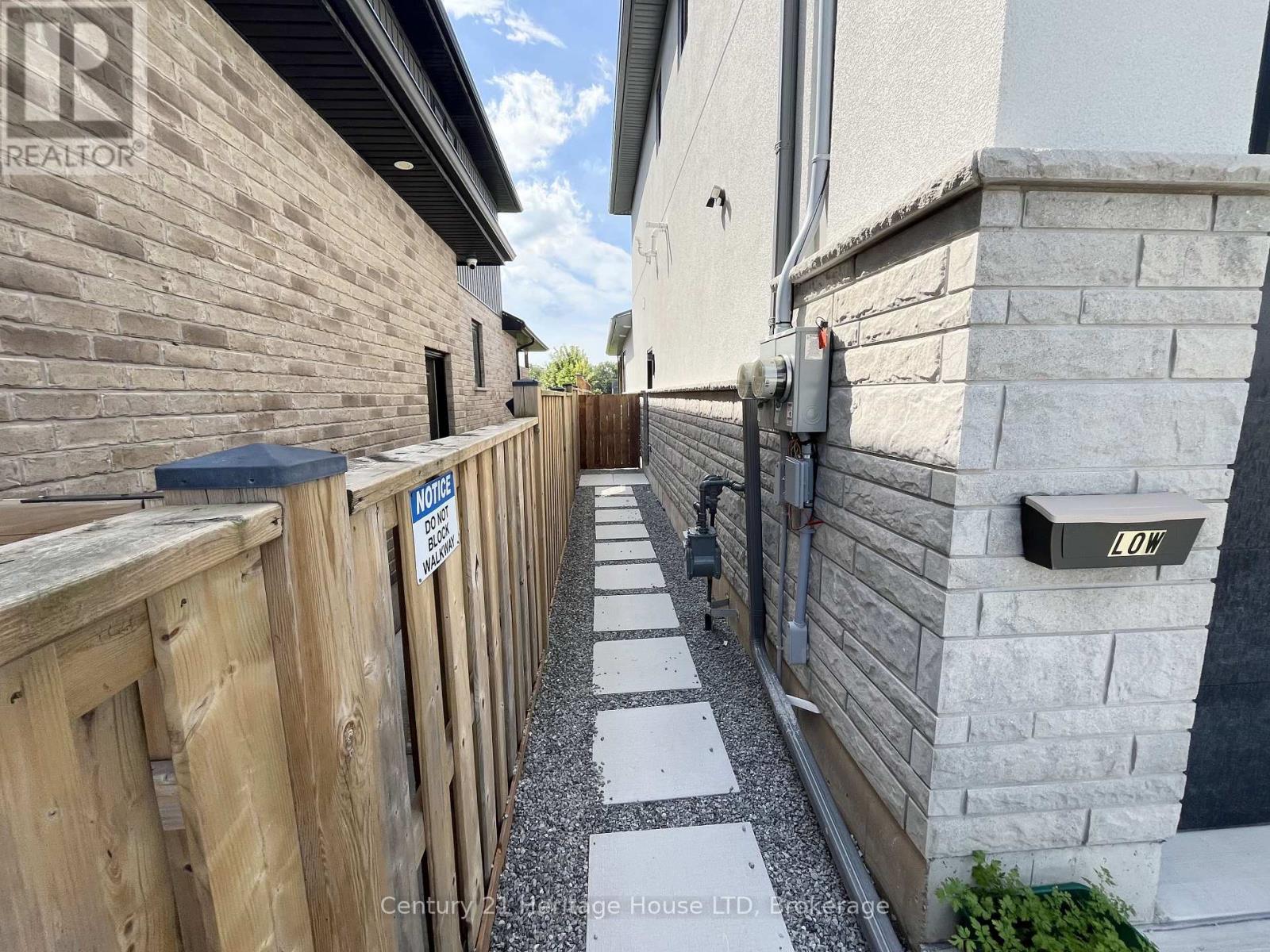 Lower Unit - 99a Moffatt Street, St. Catharines, Ontario  L2P 2L6 - Photo 2 - X13758940