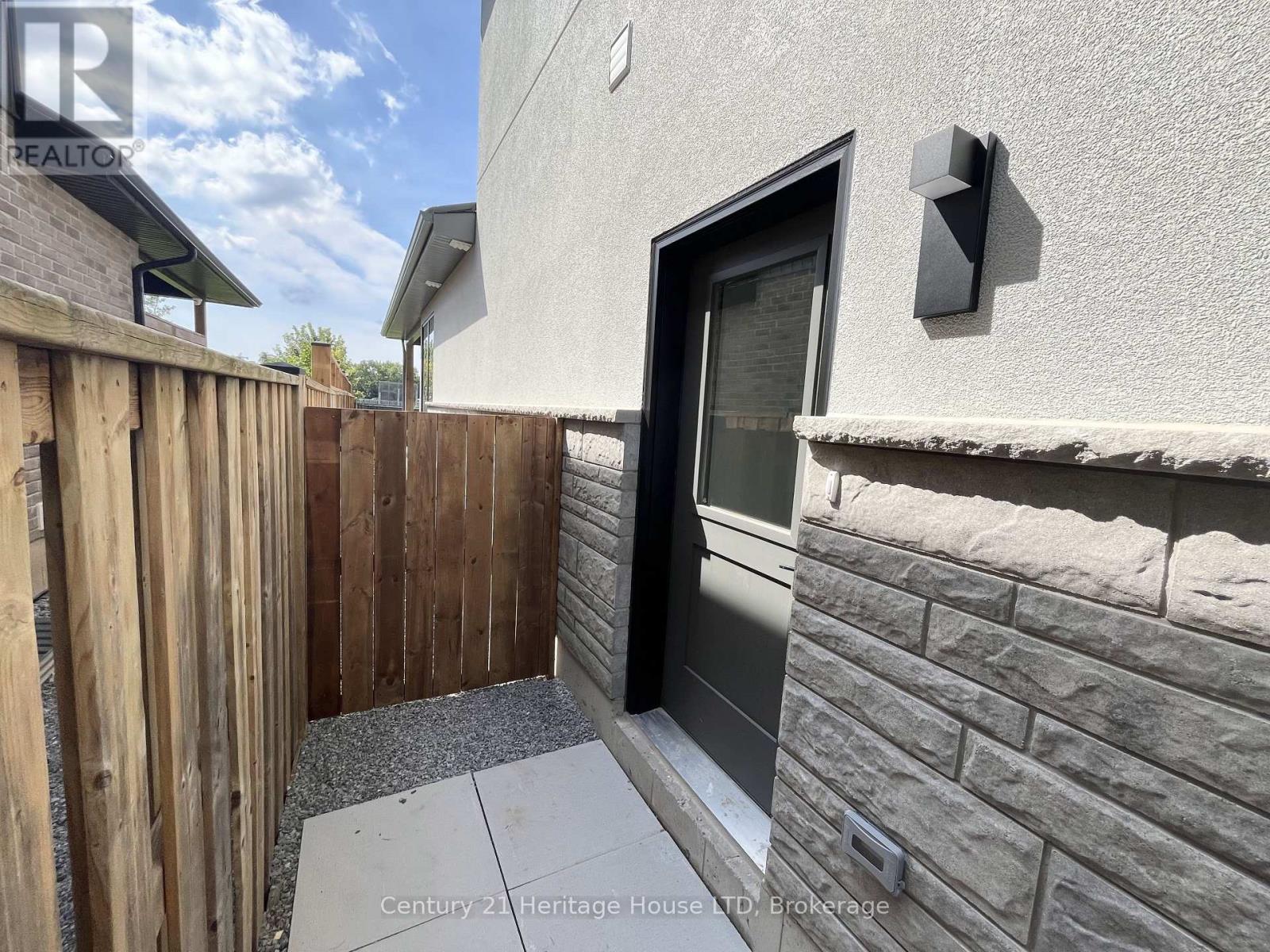 Lower Unit - 99a Moffatt Street, St. Catharines, Ontario  L2P 2L6 - Photo 3 - X13758940