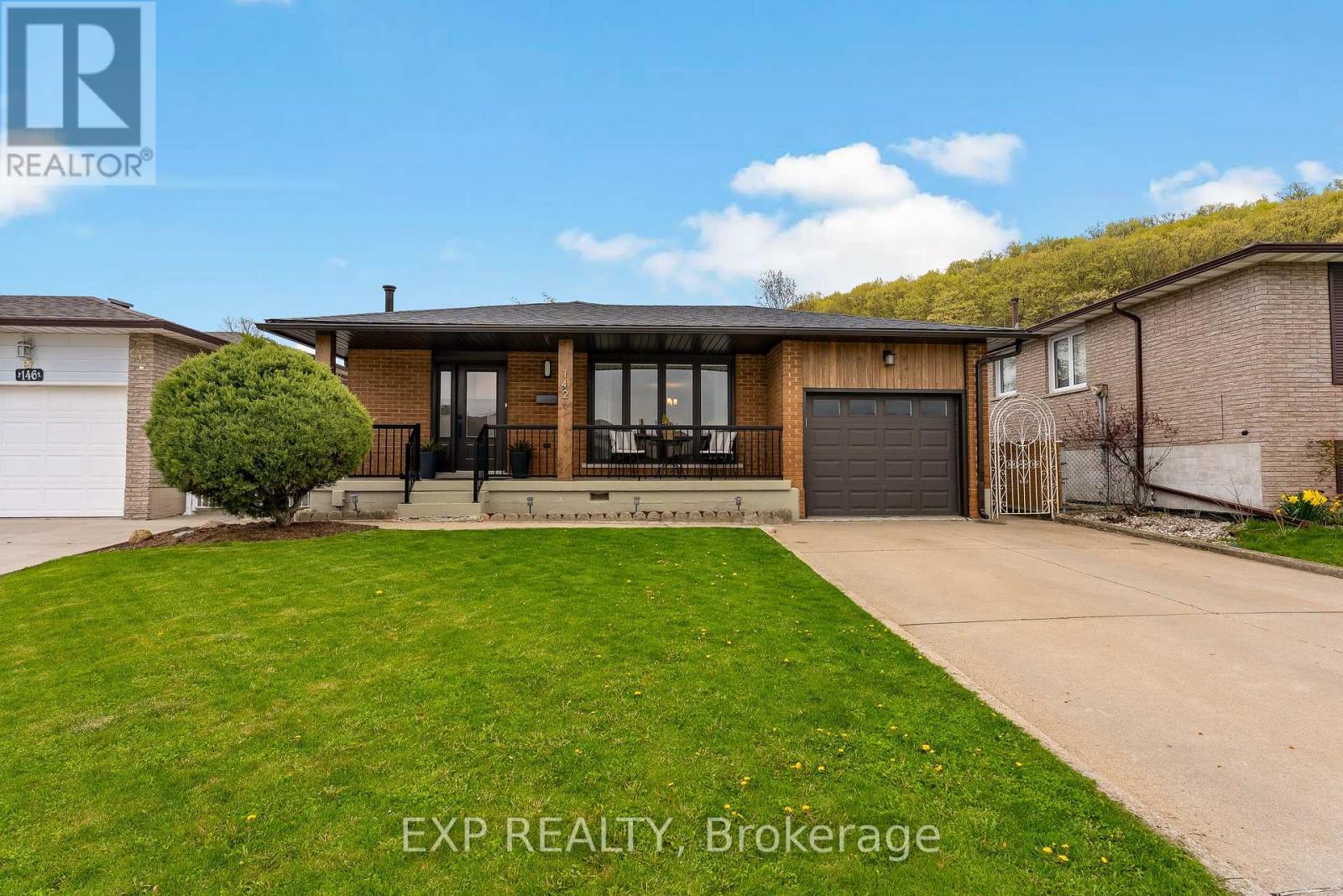 142 Marcella Crescent, Hamilton, Ontario  L8K 6G3 - Photo 2 - X13759114