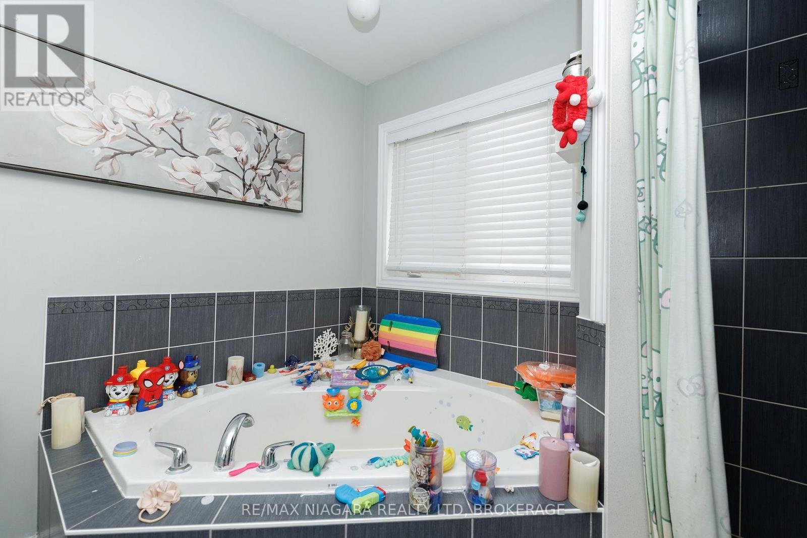 33 Colonel Lyall Street, St. Catharines, Ontario  L2P 0B3 - Photo 18 - X13759638
