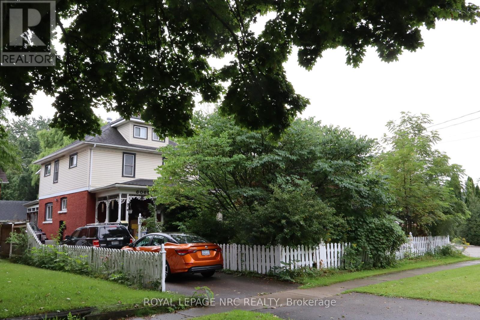 6068 Dixon Street, Niagara Falls, Ontario  L2G 2L5 - Photo 1 - X13761940